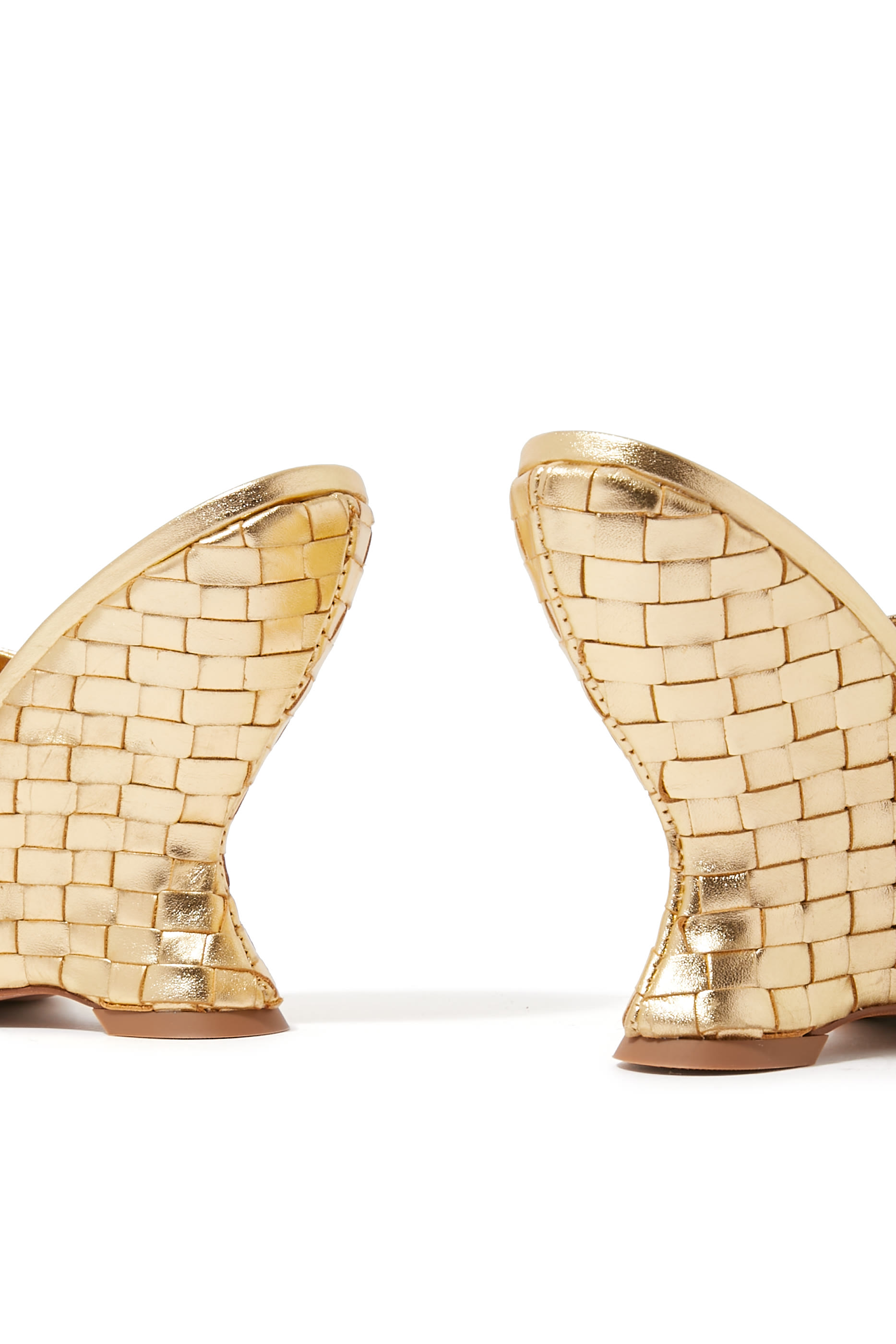 حذاء ابريل مفتوح من الخلف 110 بكعب ويدج منسوج