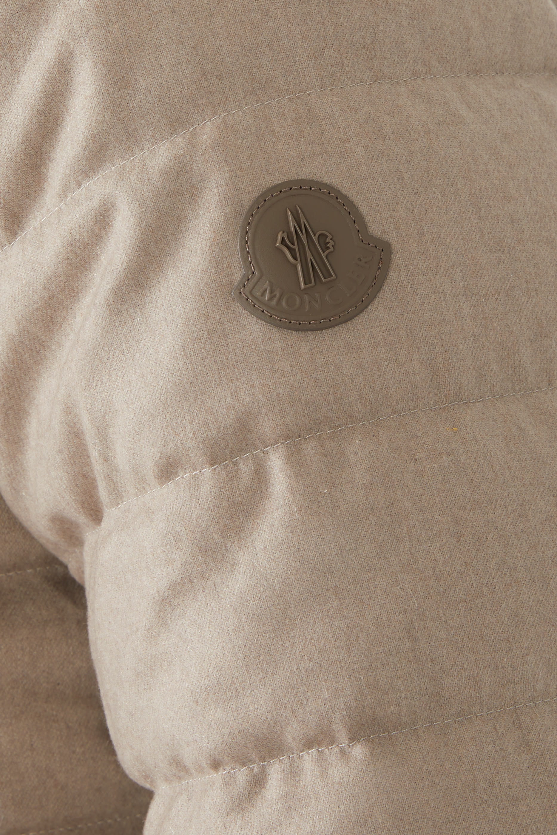 جاكيت أكورس