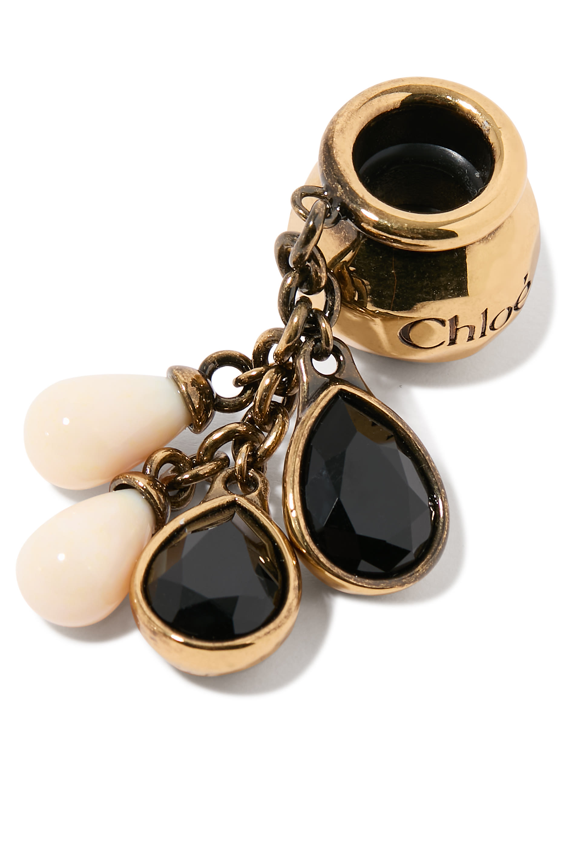 حلية بتصميم كروي