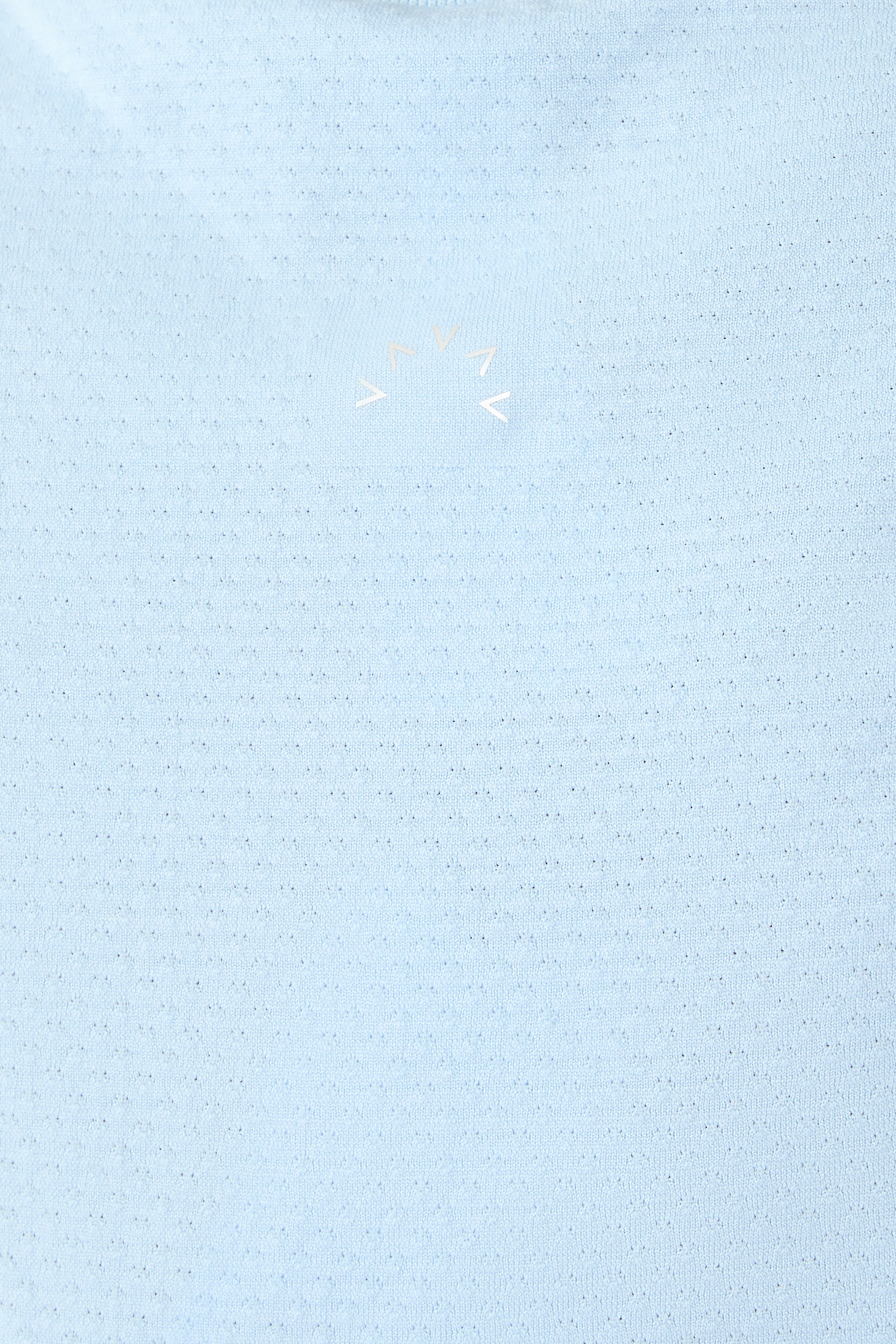 بلوزة بيج قصيرة بلا أكمام وبلا حياكة