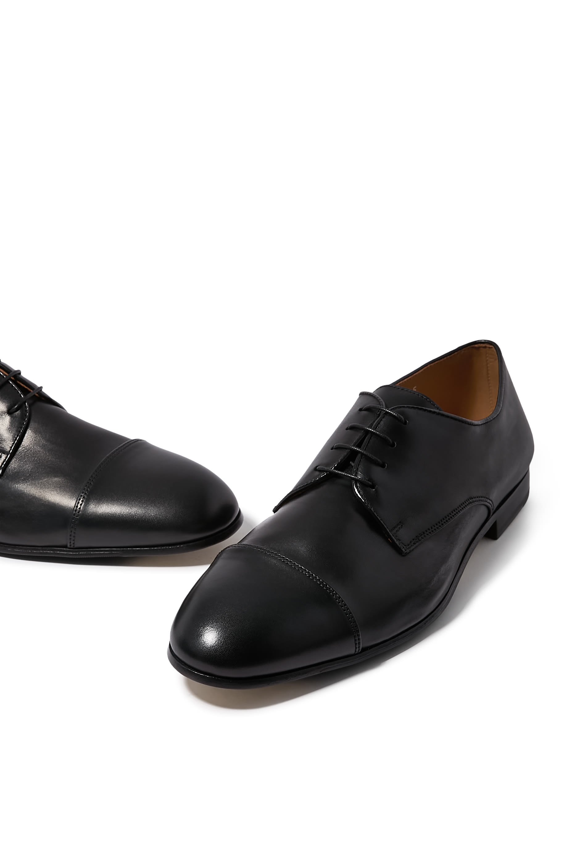 حذاء ديربي بأربطة