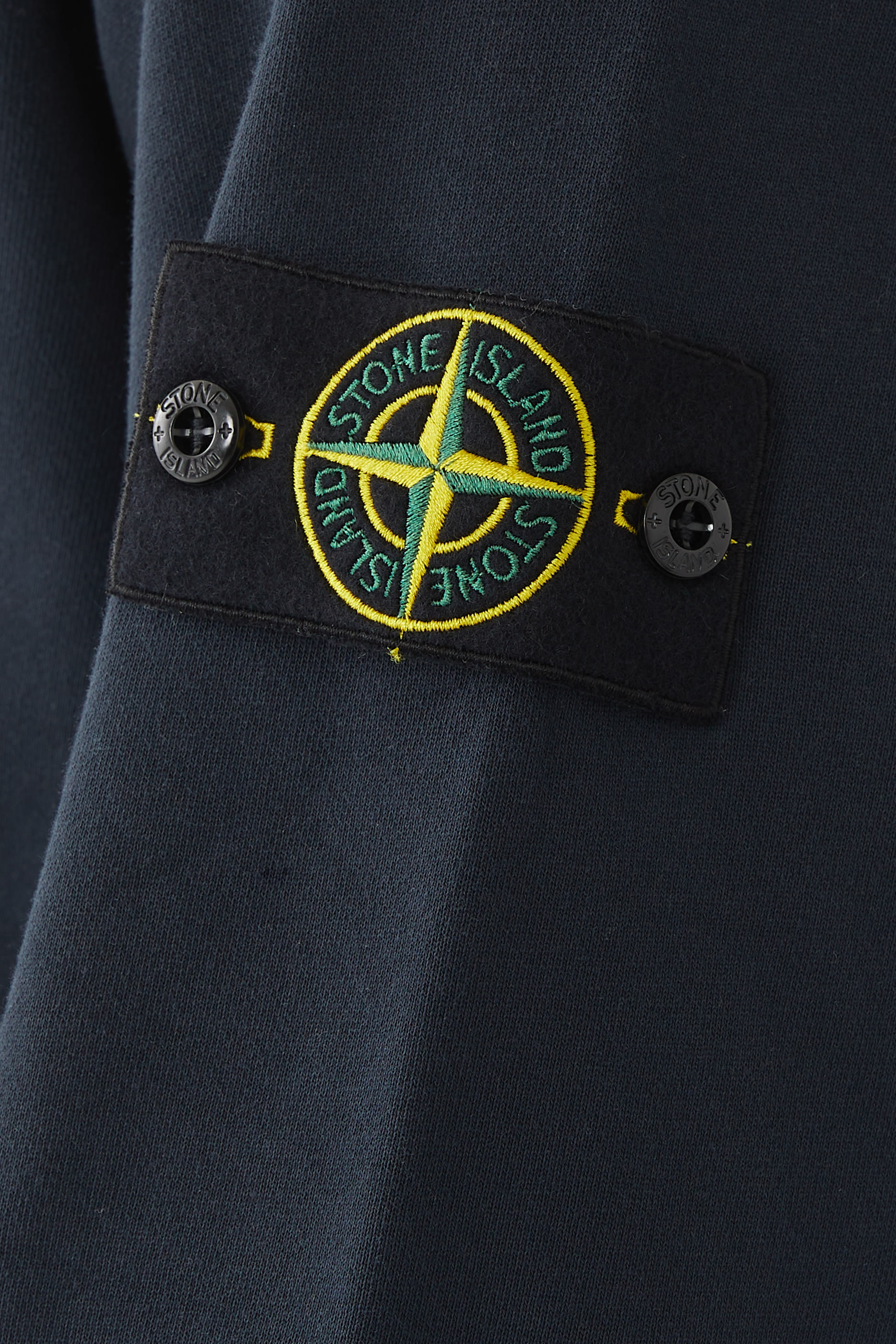 سويت شيرت برقعة شعار الماركة