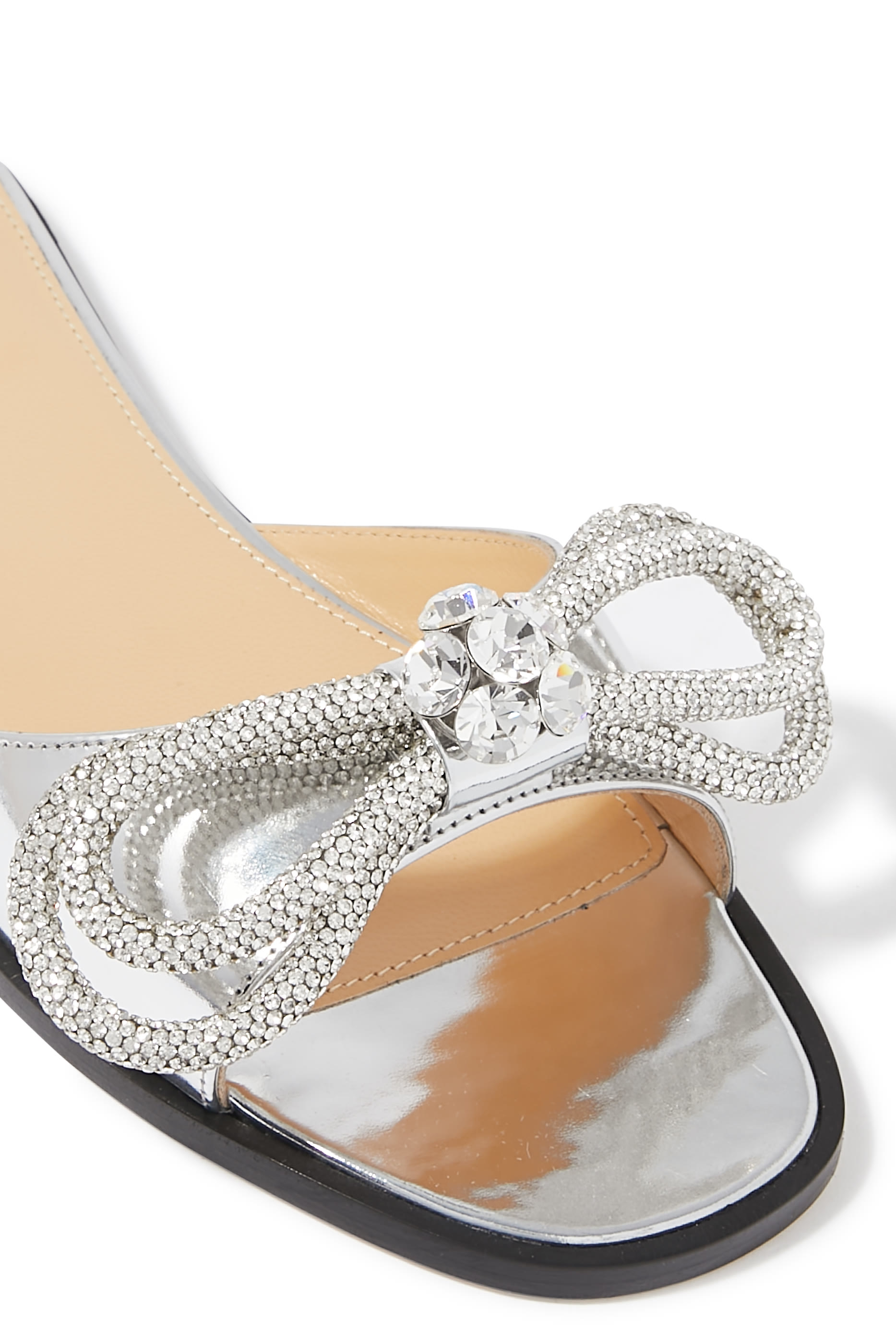 حذاء مفتوح من الخلف بفيونكة مزدوجة مرصعة بالكريستال