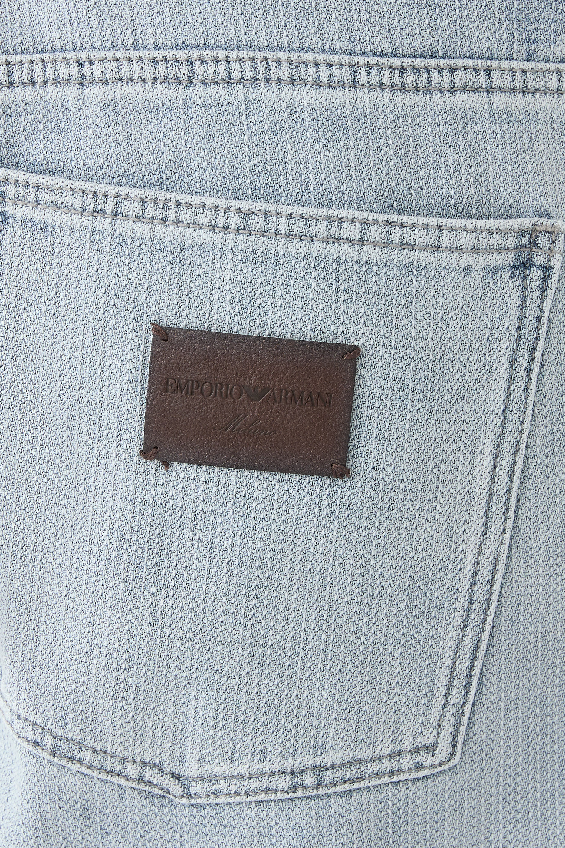 بنطال جينز بقصة فضفاضة