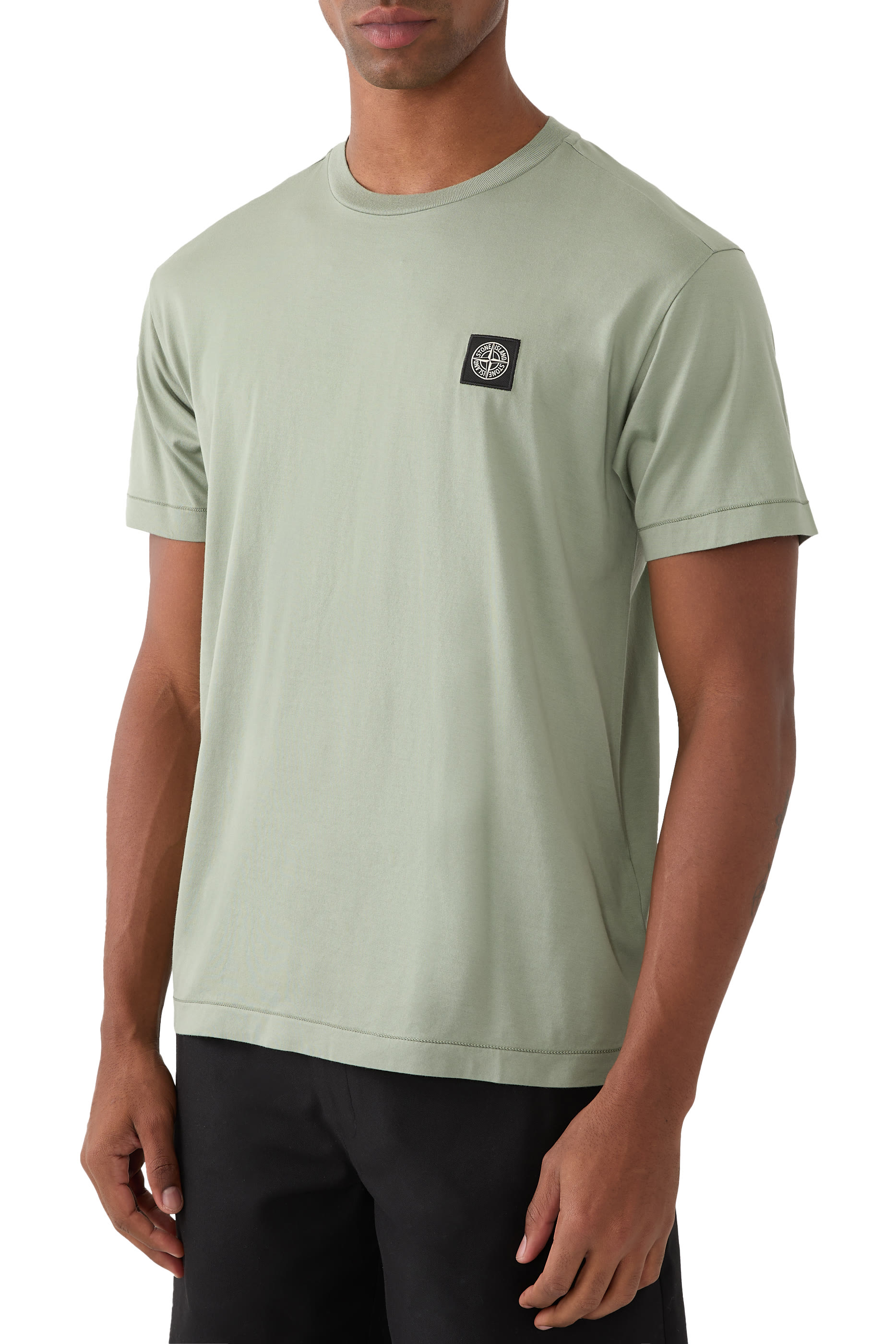 تيشيرت مزين برقعة بوصلة بشعار الماركة