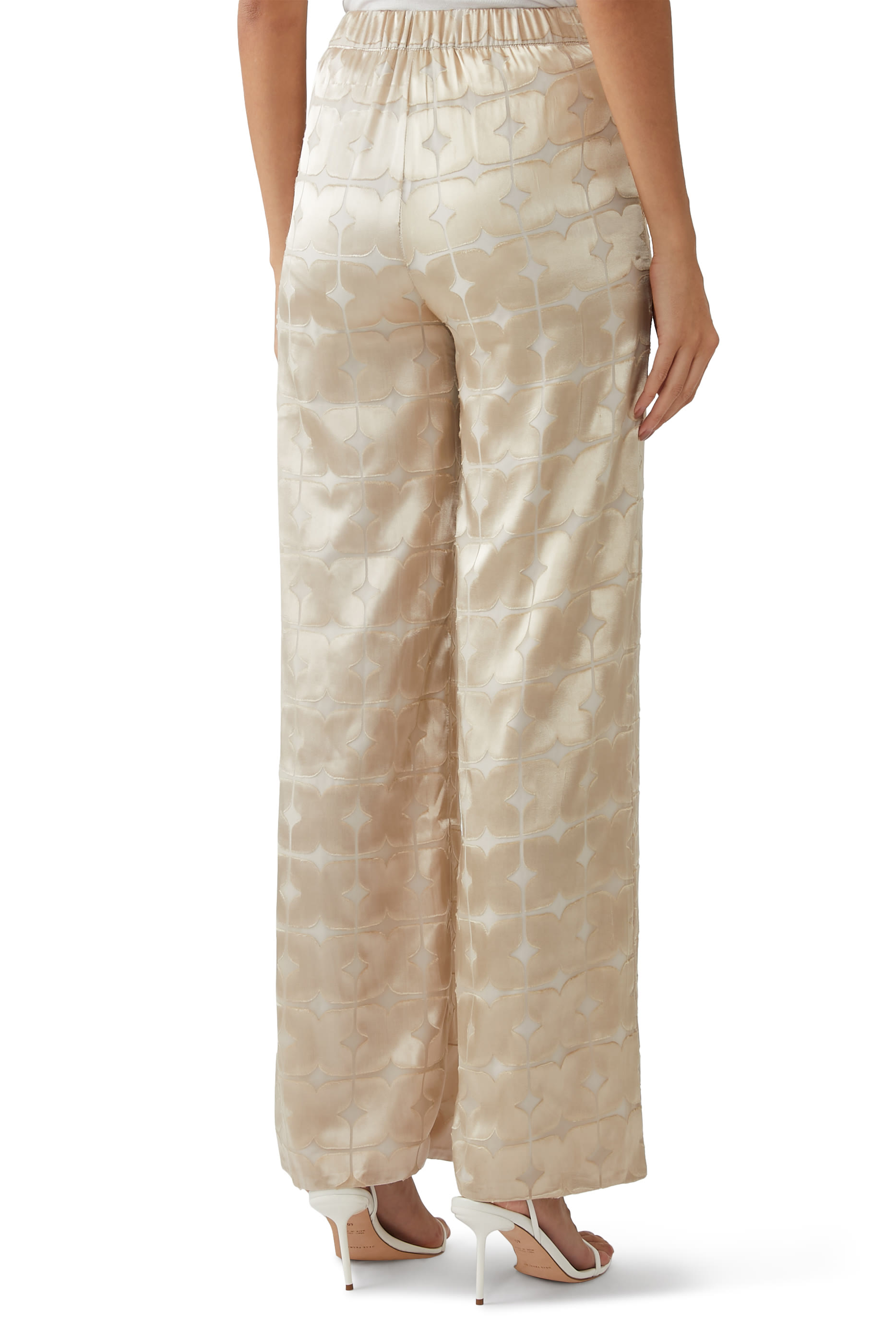 بنطال بقصة فضفاضة