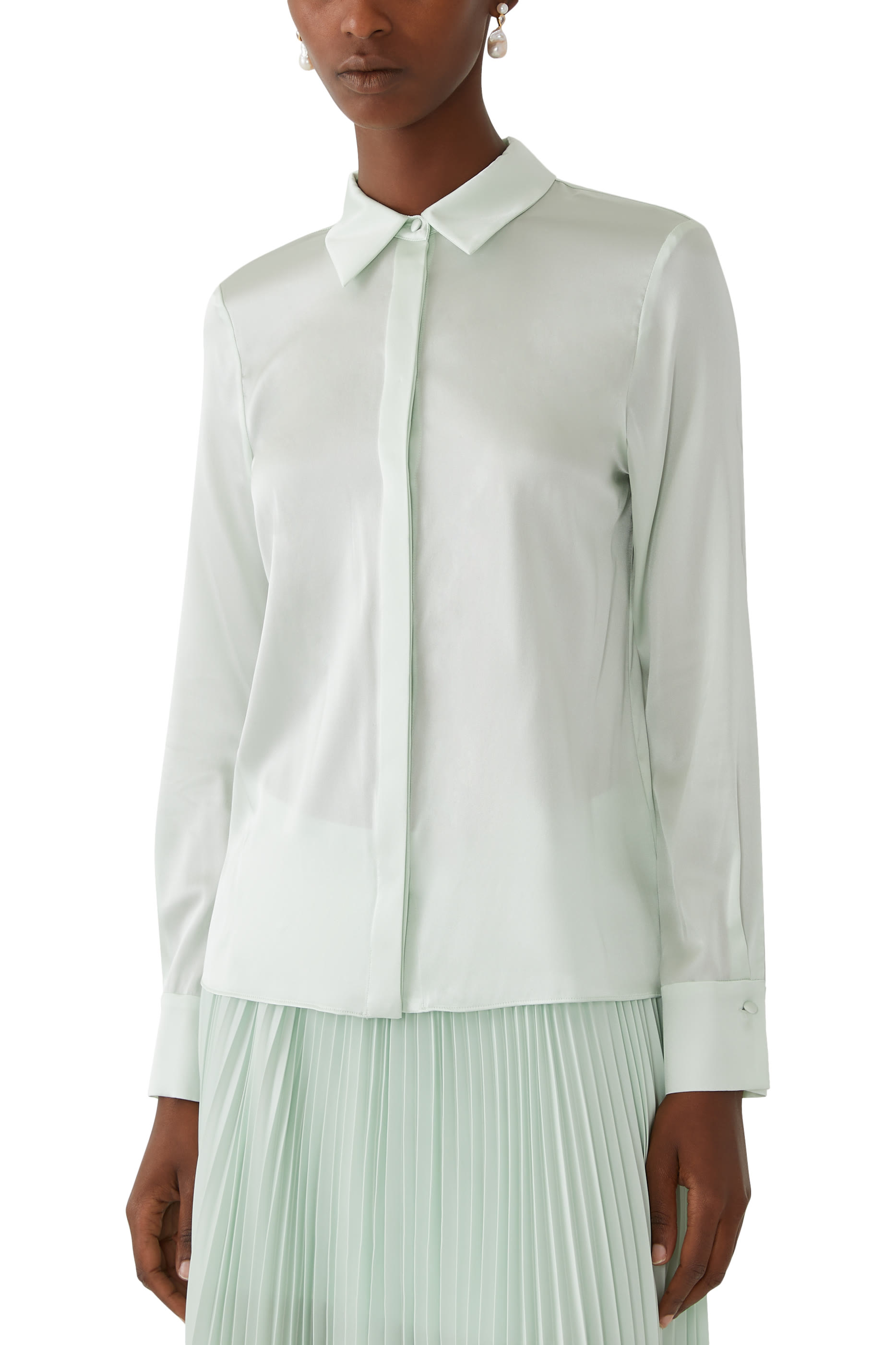 قميص برادي بقصة ضيقة وأزرار