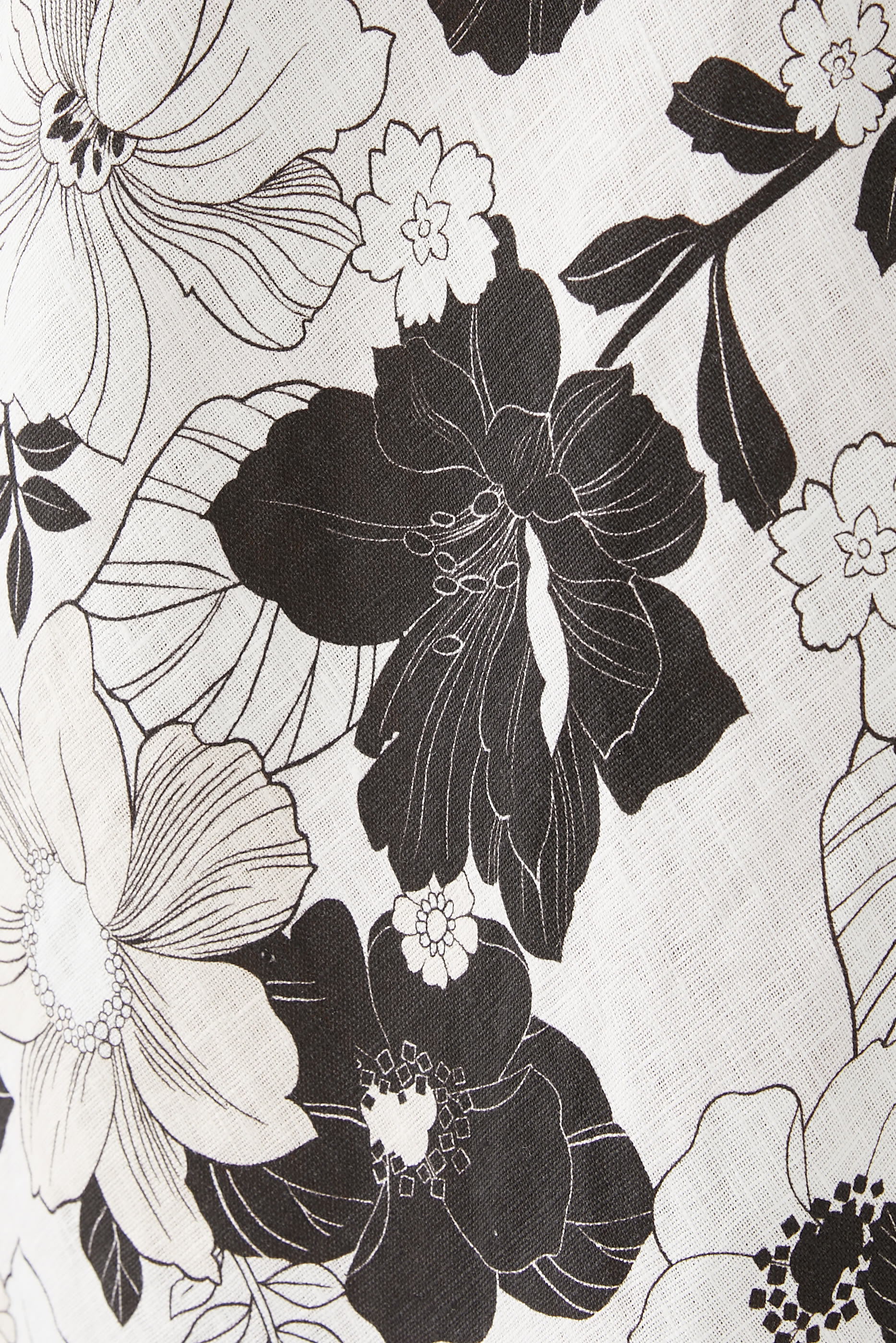 تنورة بوب بقصة مائلة متوسطة الطول