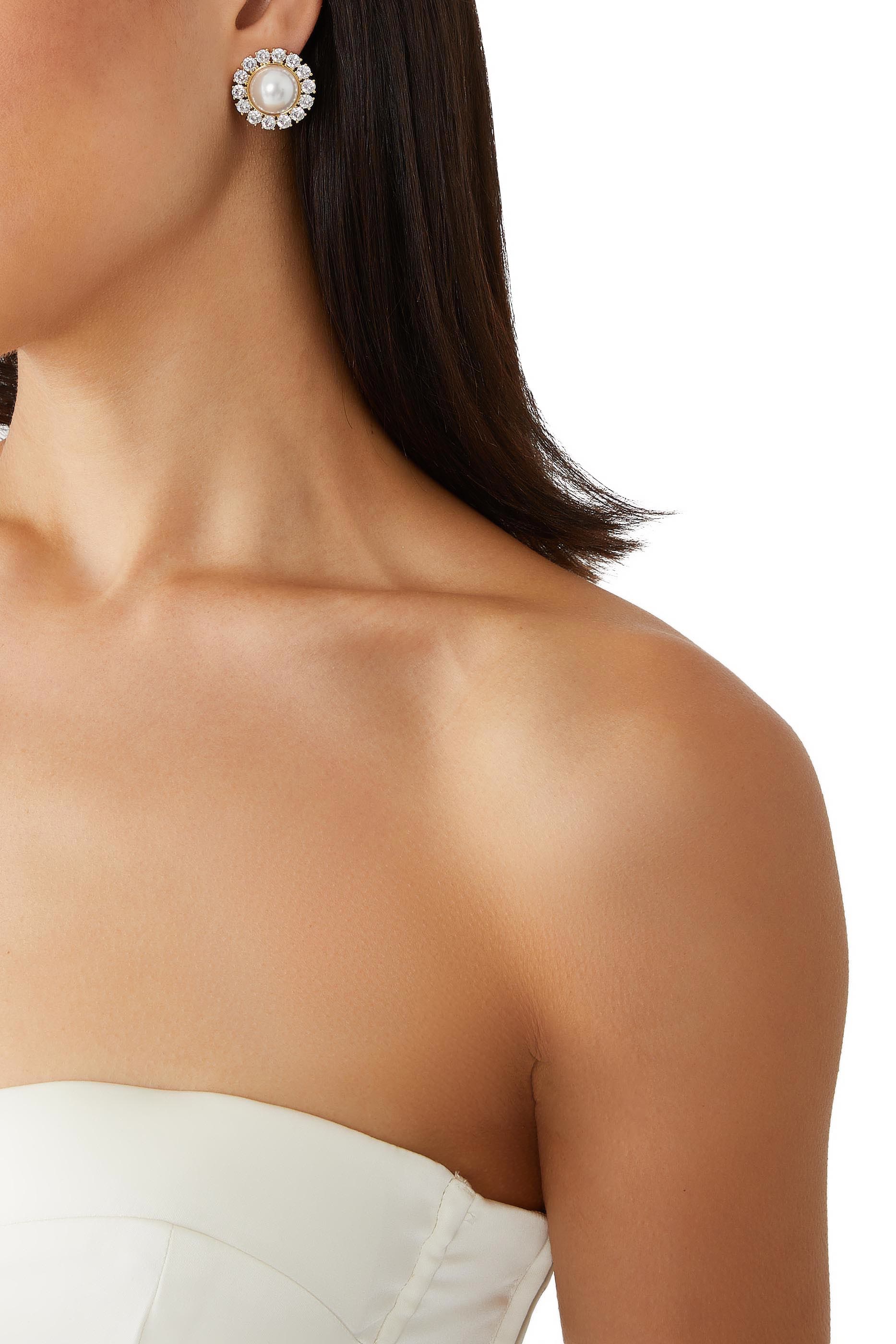 أقراط مزينة باللؤلؤ بتصميم قبة وأحجار زركونيا مكعبة بافيه، طلاء بالذهب عيار 14 وAAAA+