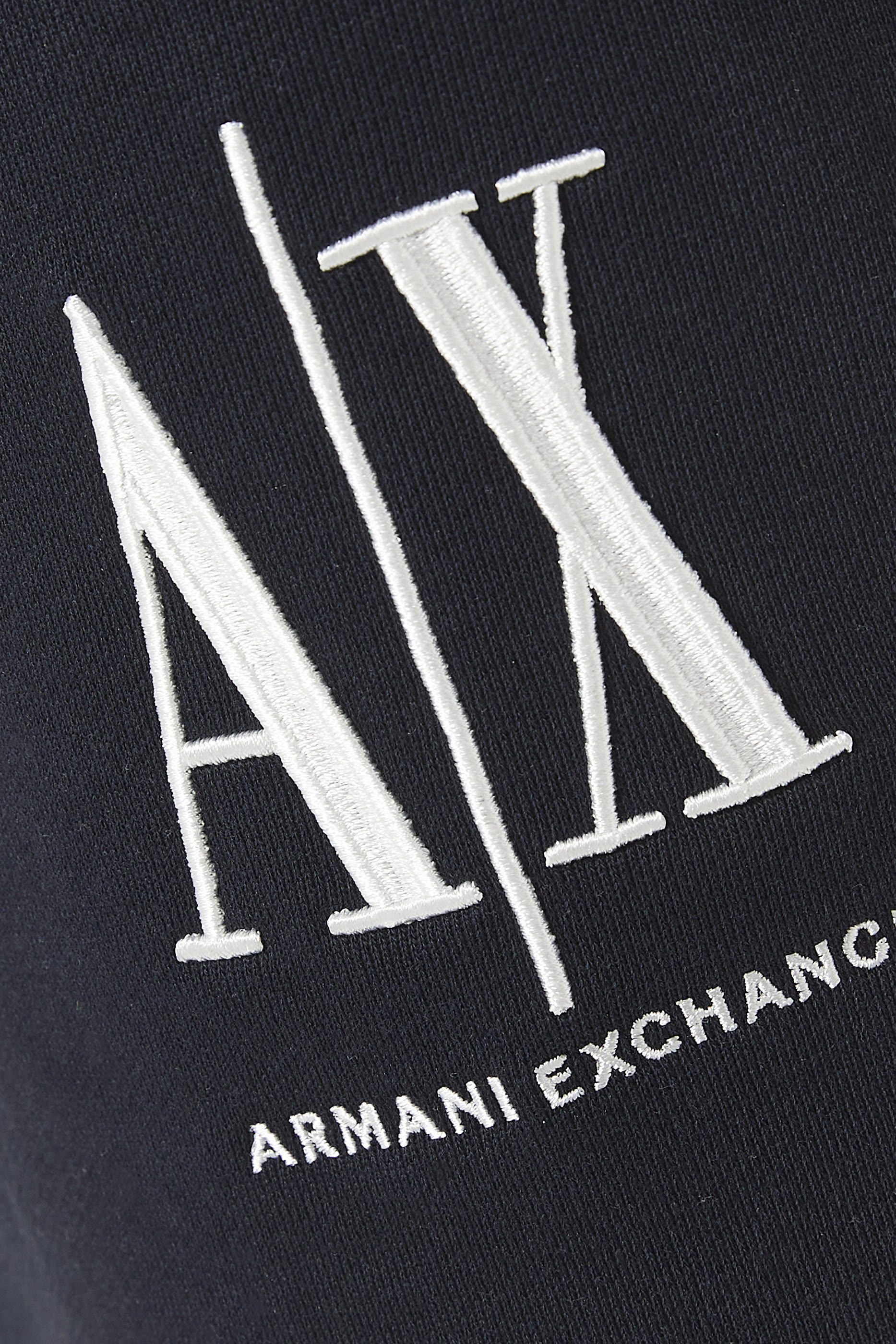 شورت قطن بتطريز شعار الماركة