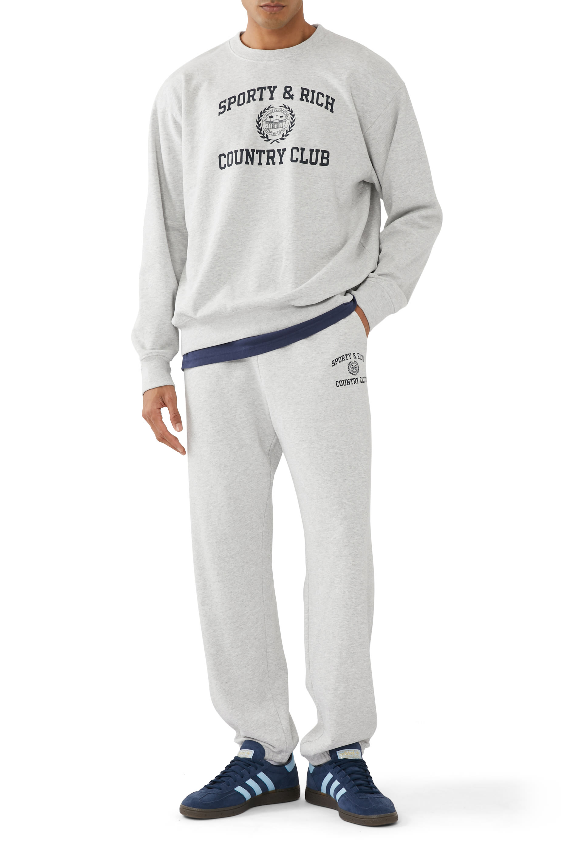 سويت شيرت بياقة ضيقة ونقشة بتصميم جامعي