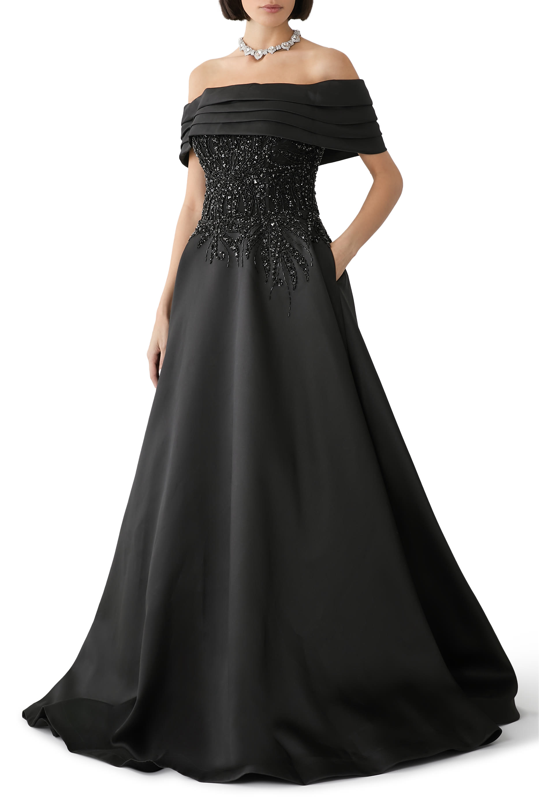 فستان سهرة بأكتاف متساقطة