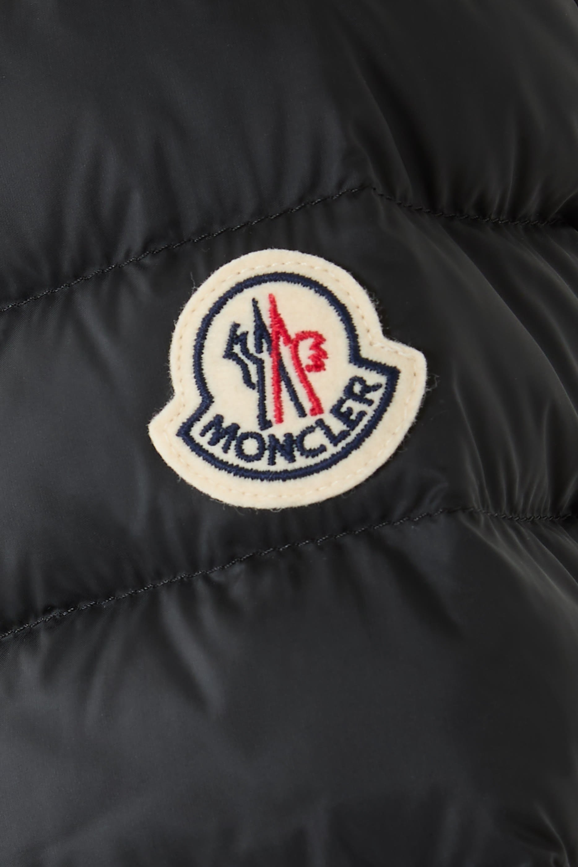 جاكيت إيجيل قصير مبطن بالزغب