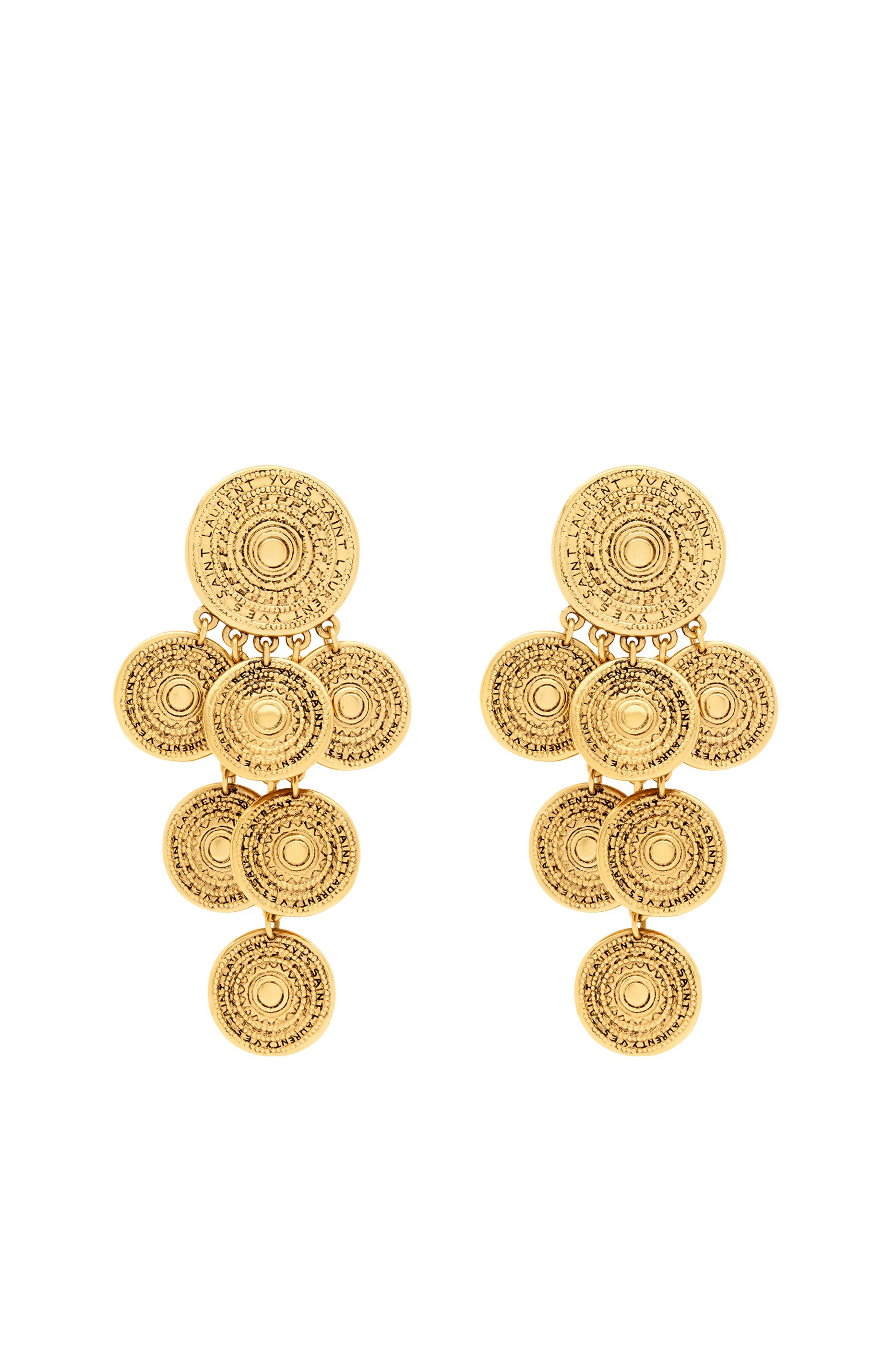 أقراط بحلي معدن