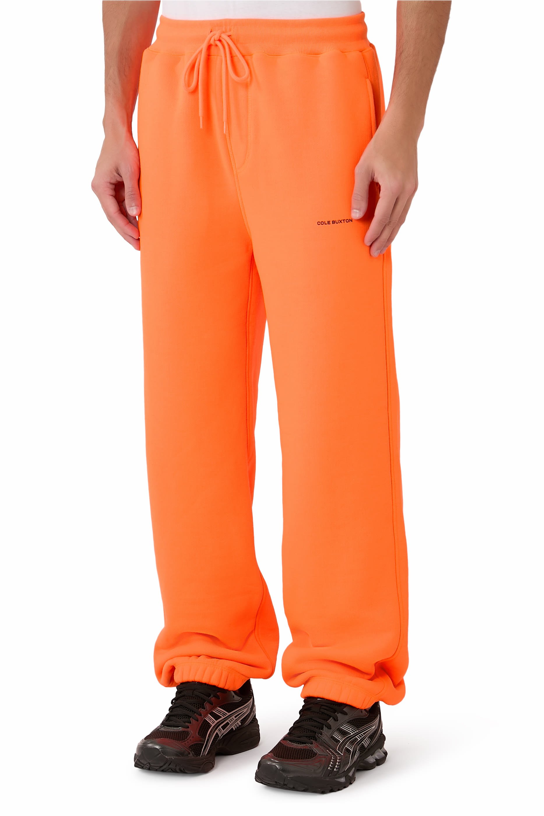 بنطال رياضي بشعار الماركة بحجم صغير