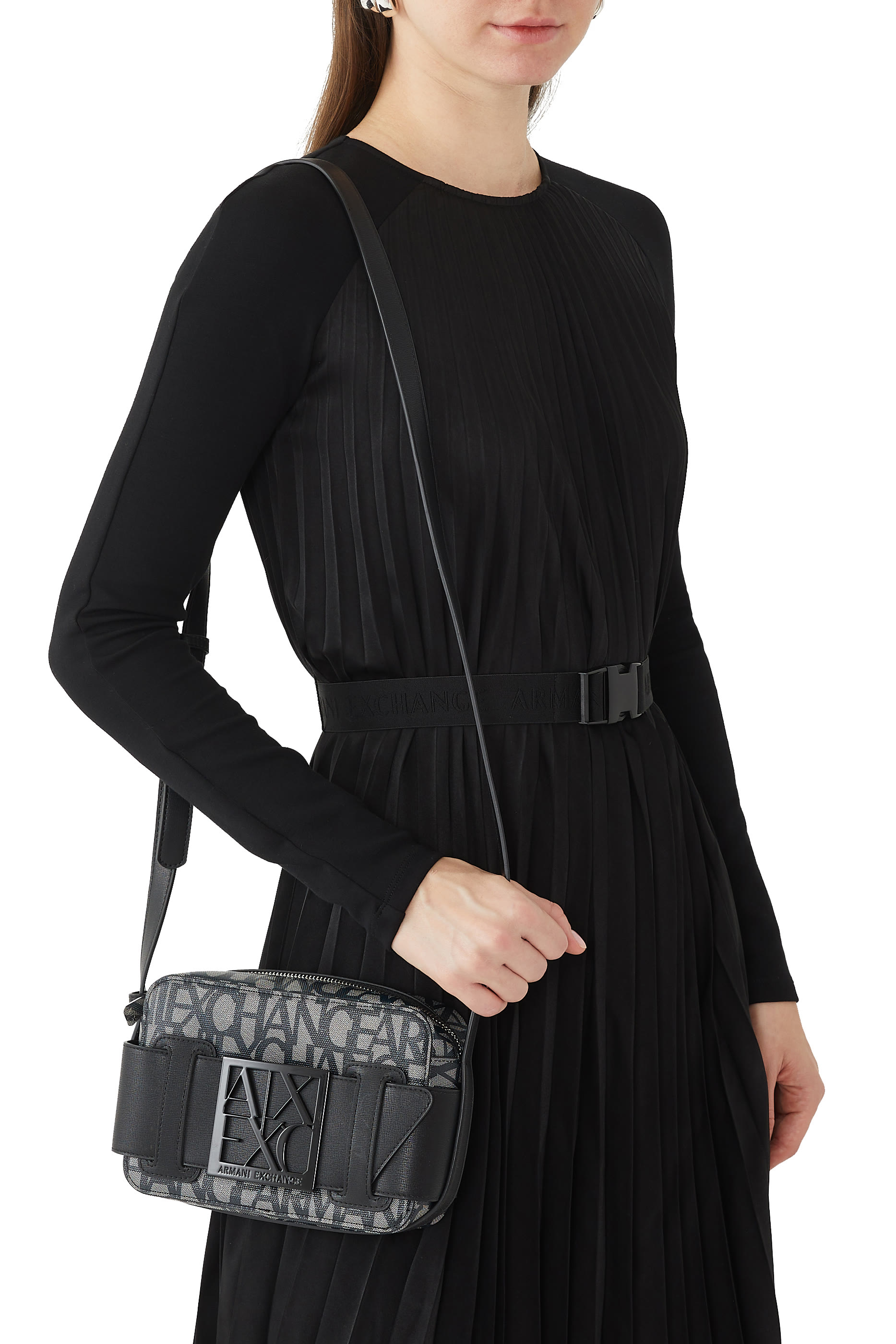 حقيبة كاميرا سوزي مزينة بشعار الماركة بالكامل