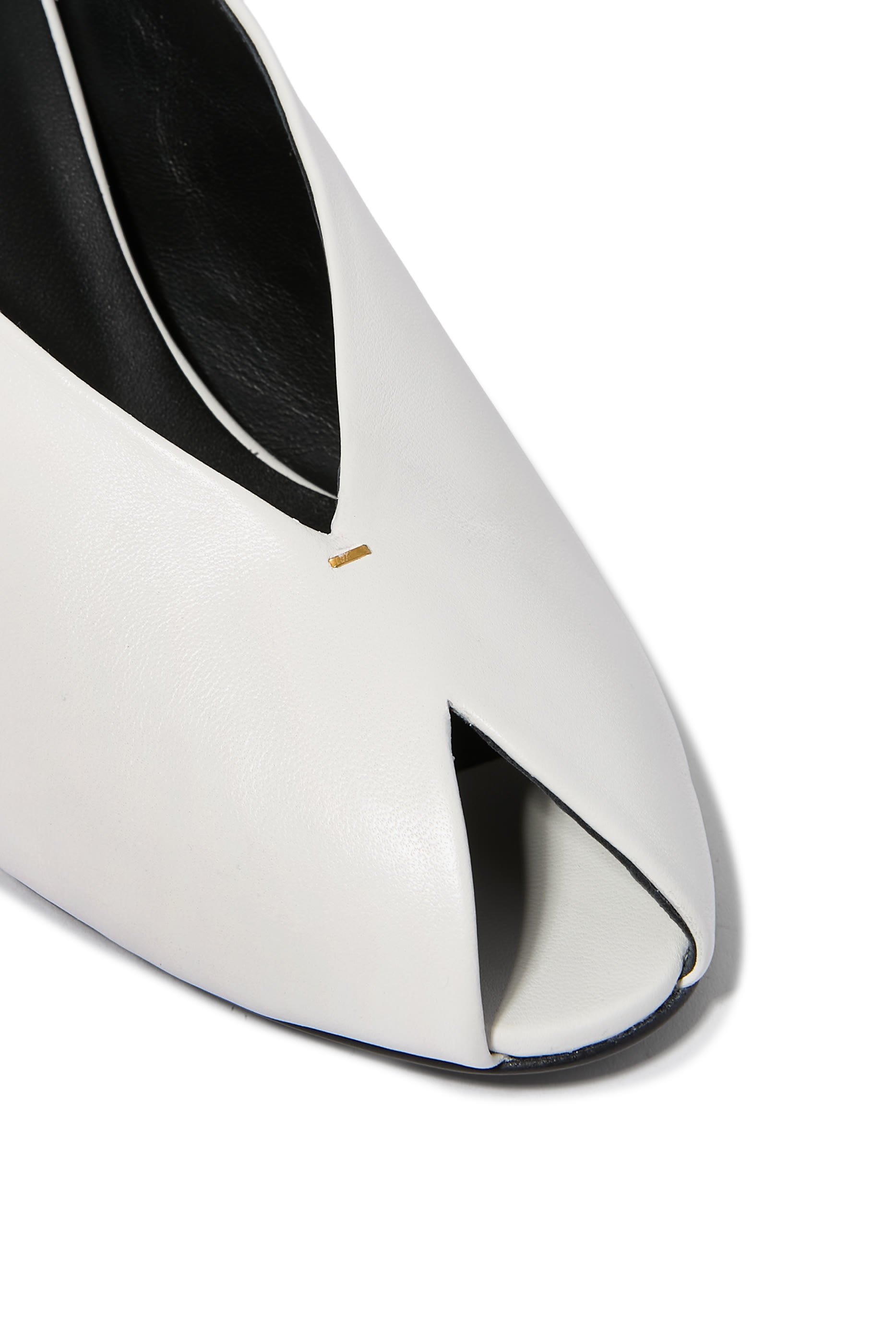 حذاء كلوك 75 مفتوح من الخلف بكعب ويدج جلد