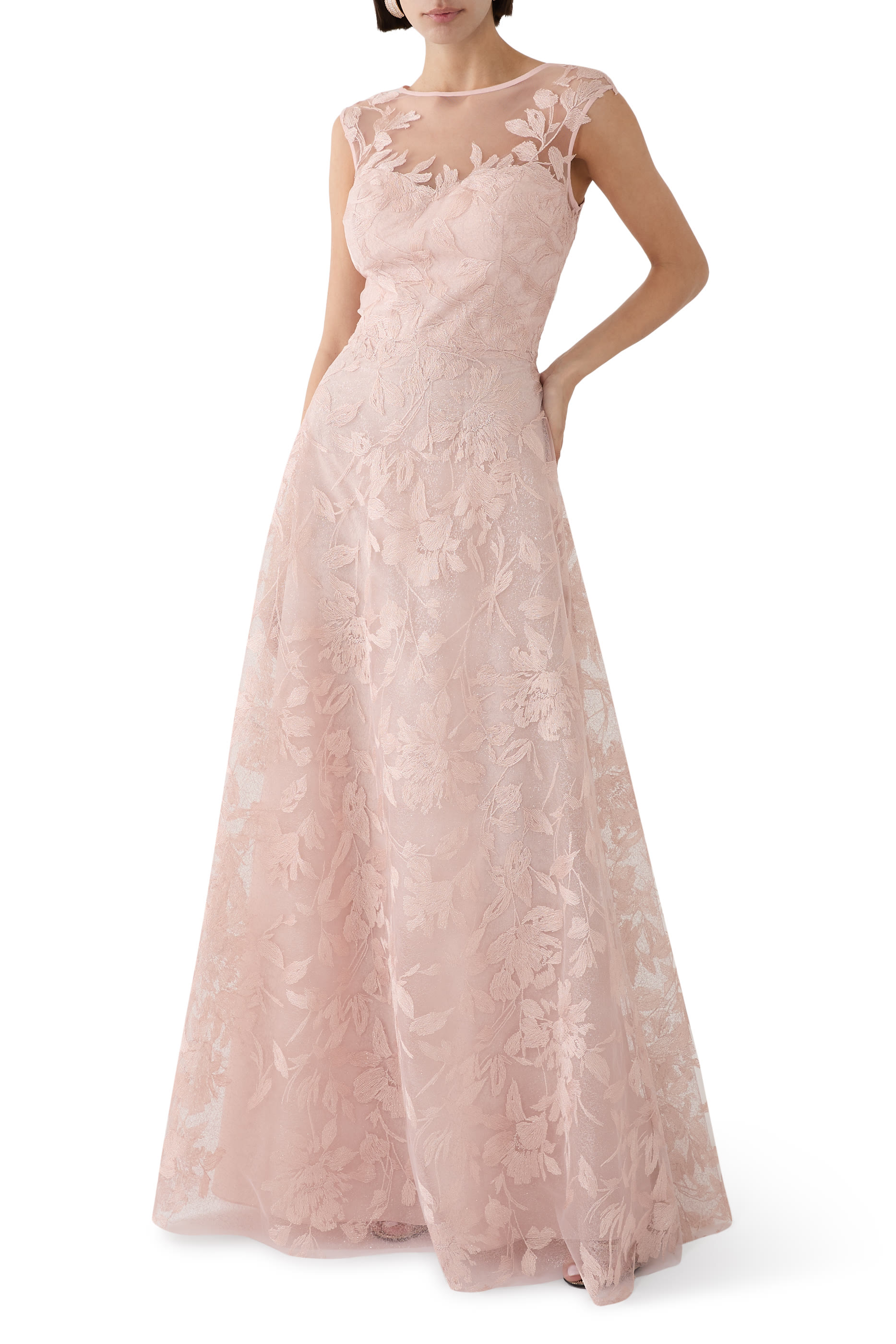 فستان سهرة بأكمام بنقشة أوراق الشجر تول لامع