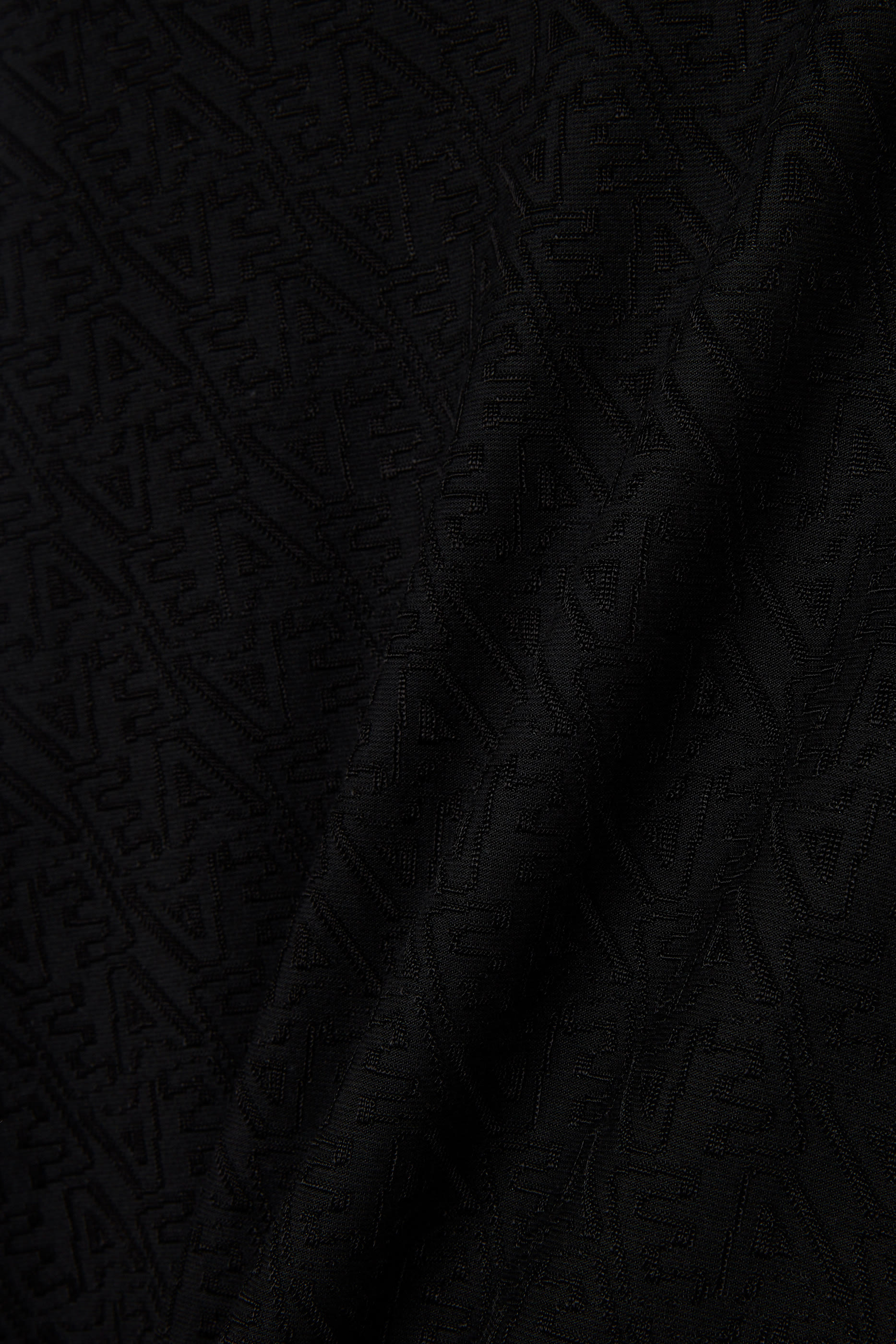 تيشيرت بشعار الماركة للأطفال