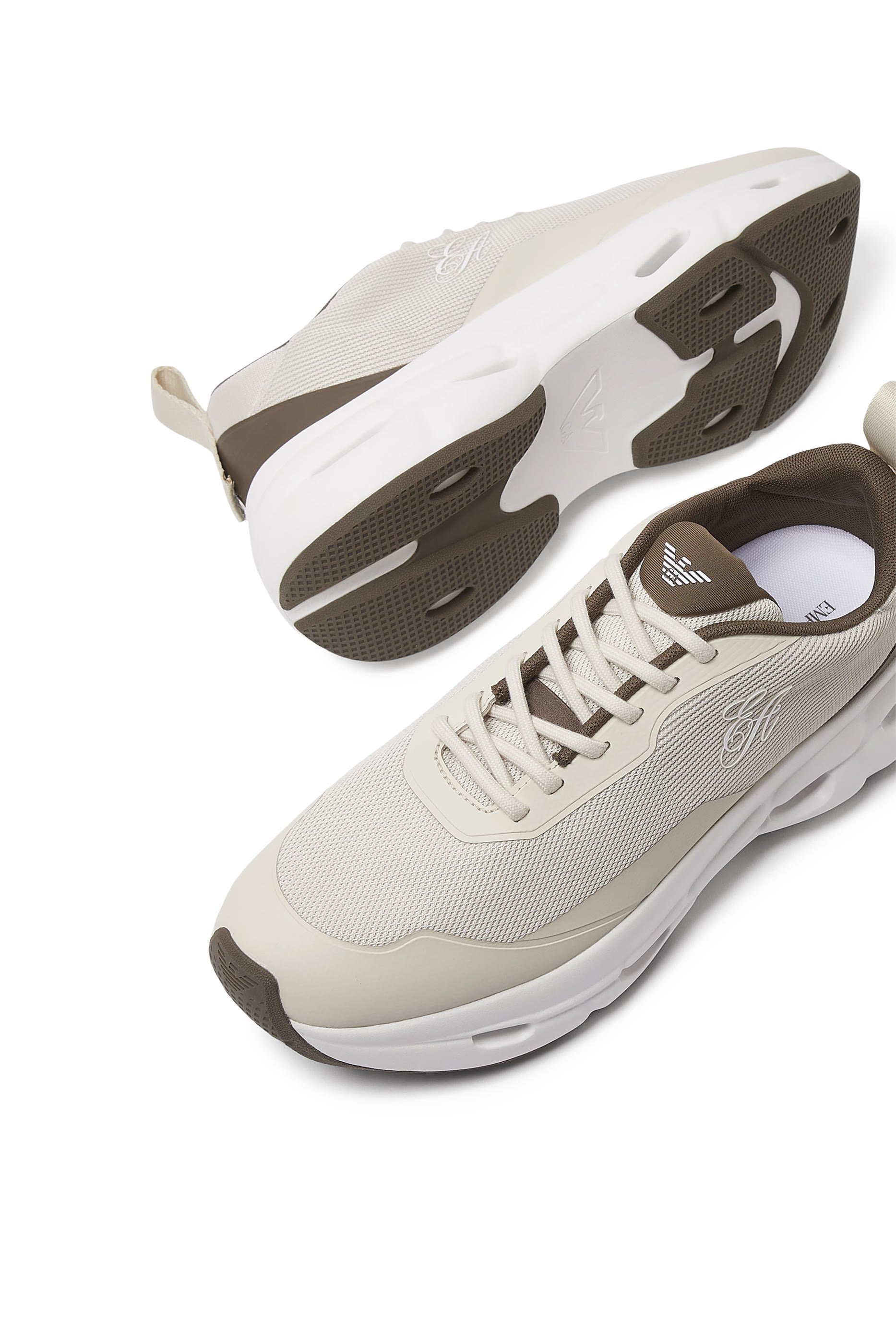 سنيكرز نسيج معالج