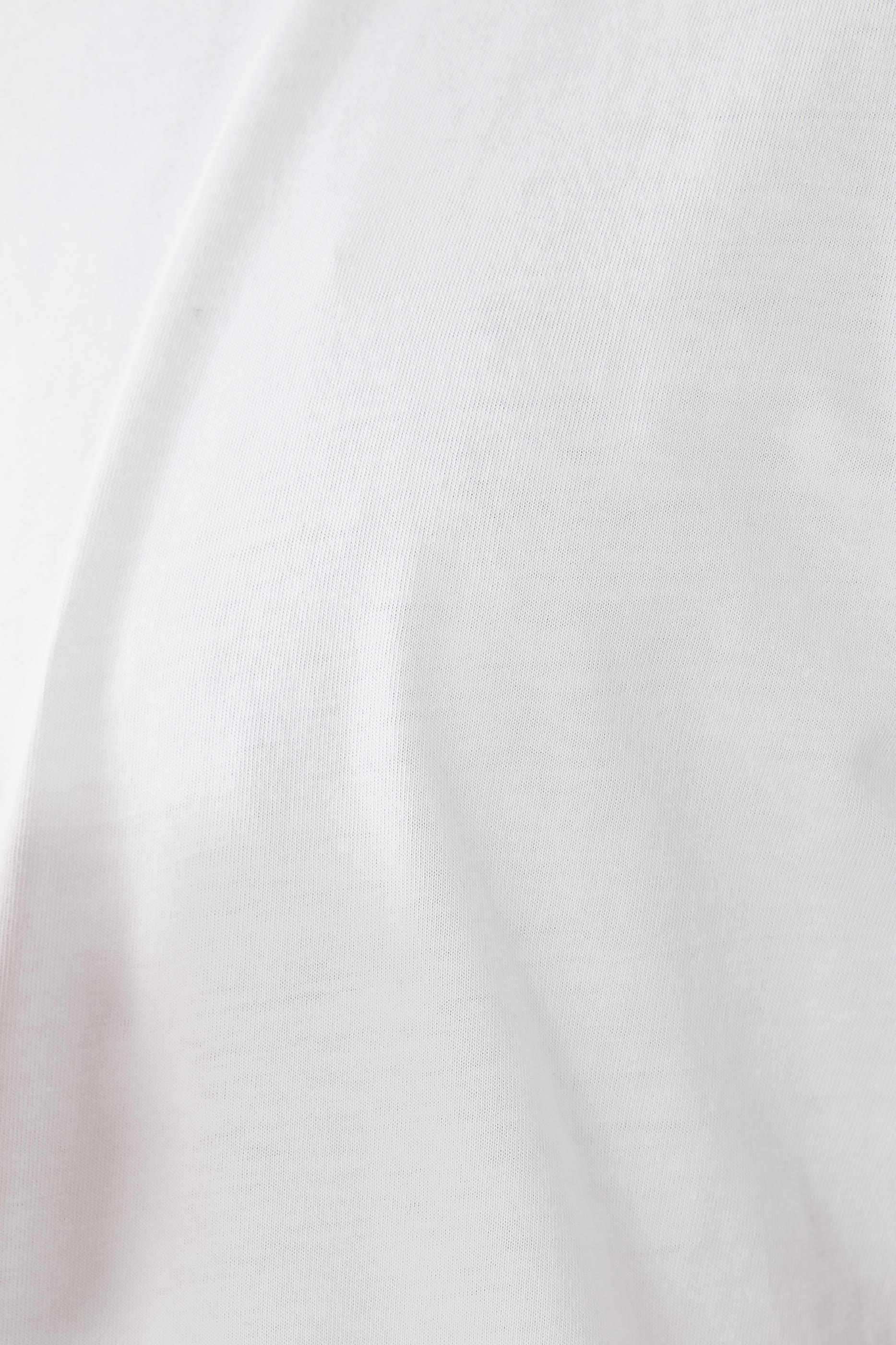 تيشيرت بأكمام قصيرة