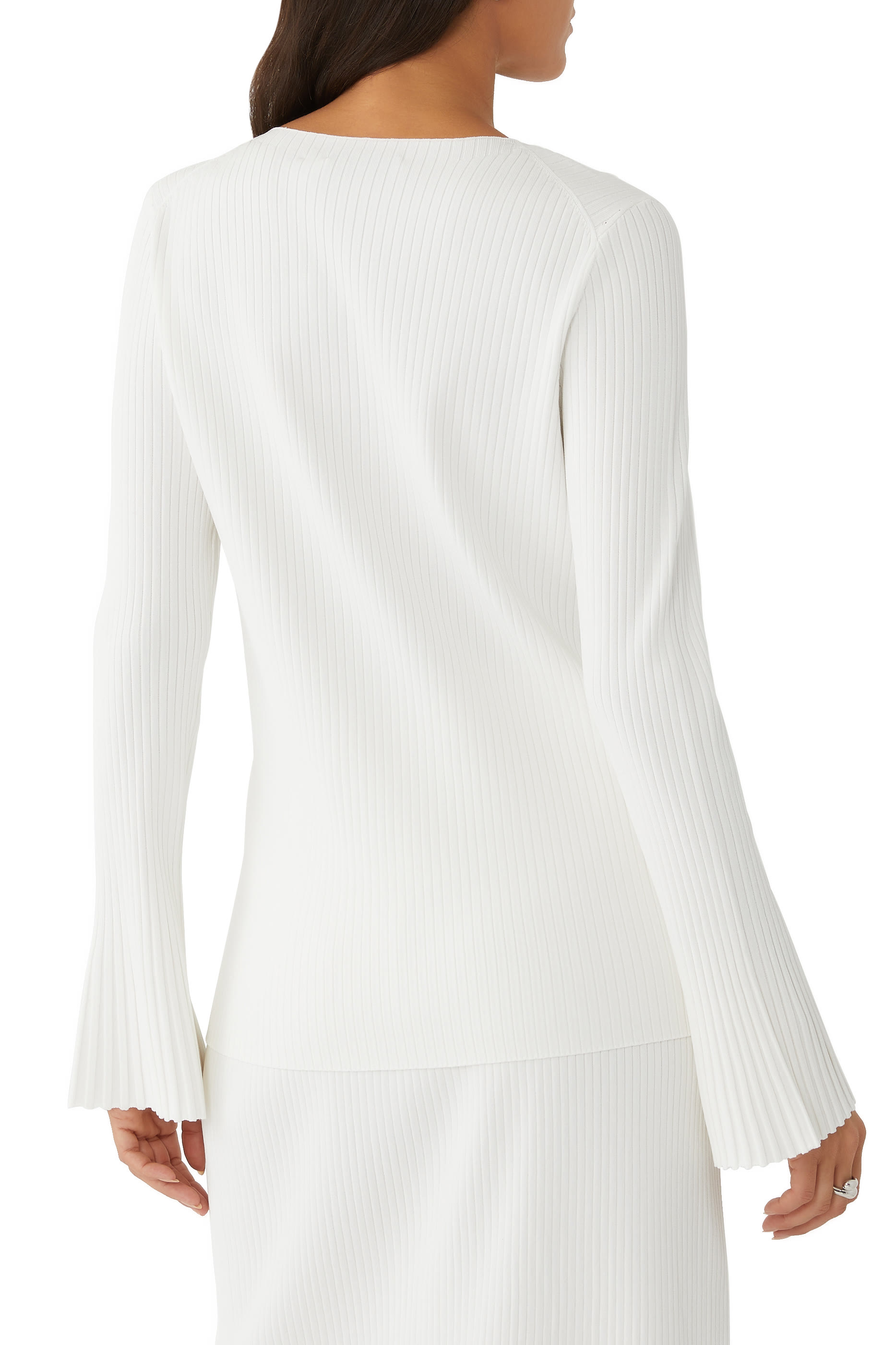 بلوزة بأكمام طويلة وياقة ضيقة