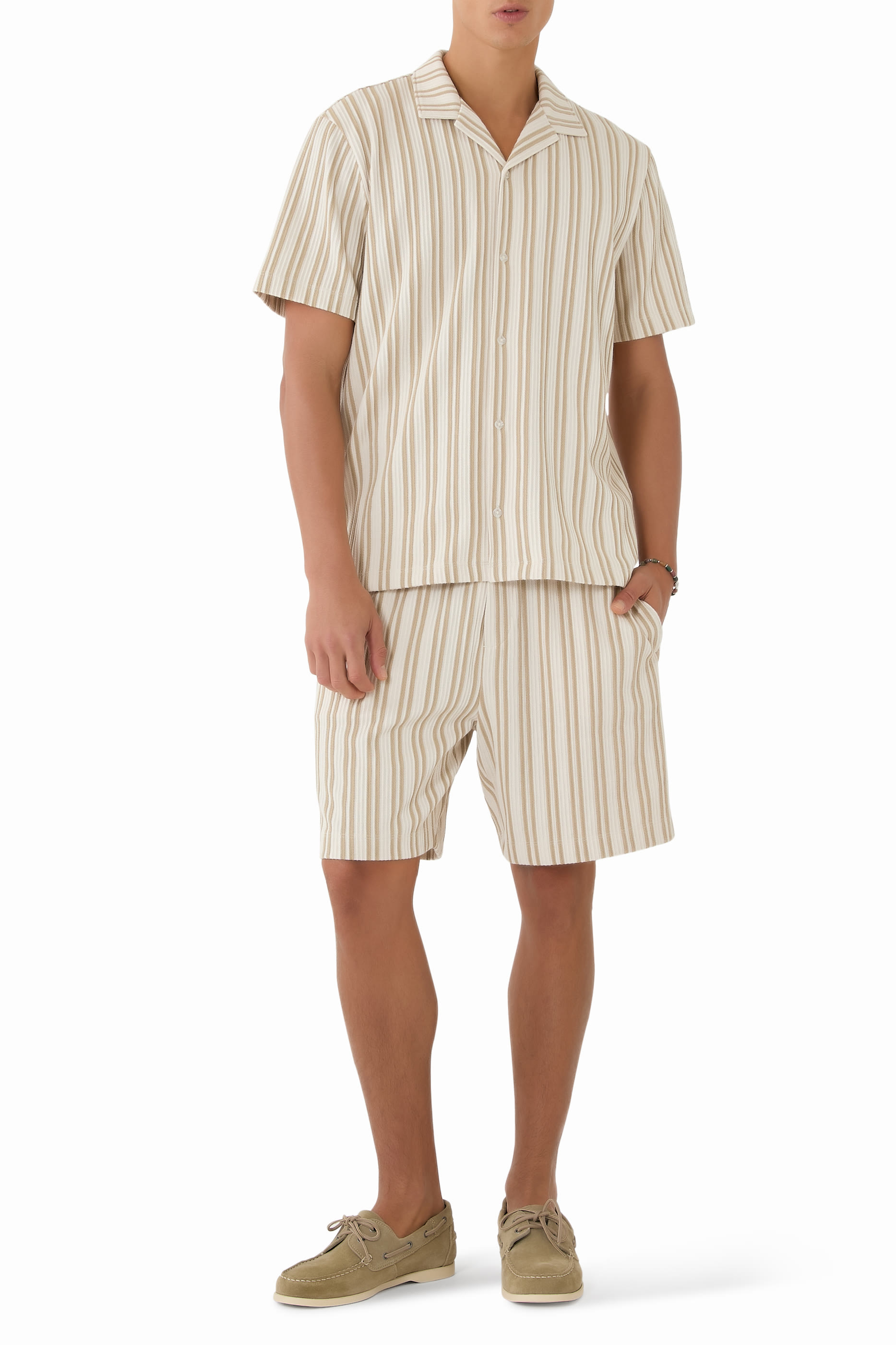 قميص مخطط بصف أزرار أمامية جاكار