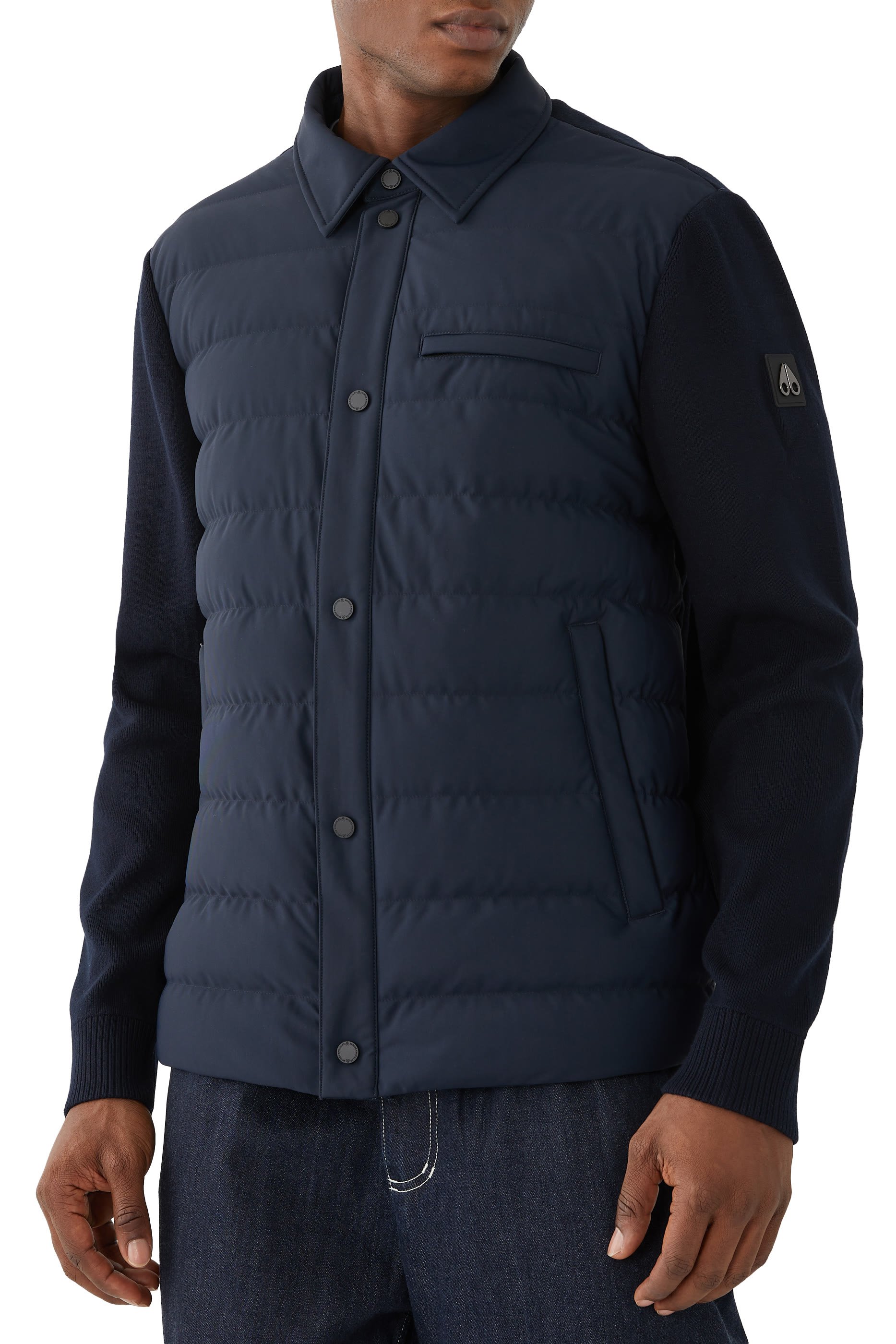 جاكيت بنقشة رخامية وتصميم قميص من خامات مختلفة