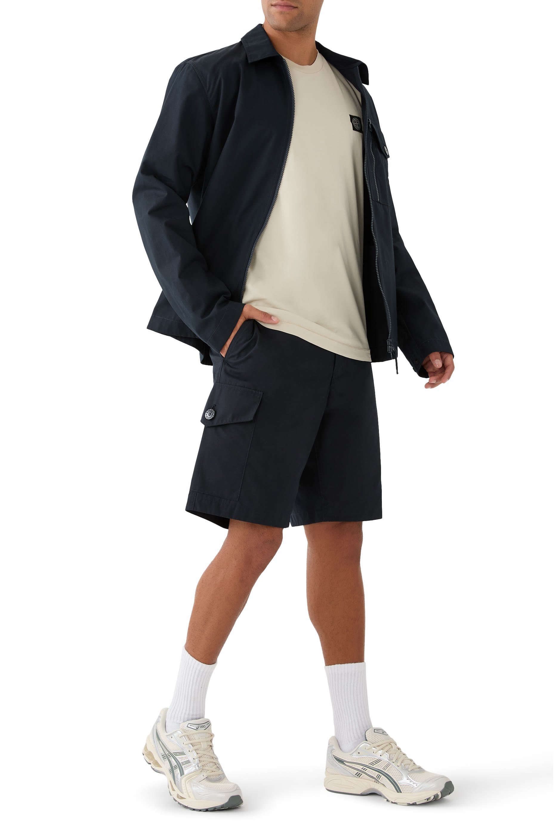 تيشيرت مزين برقعة بوصلة بشعار الماركة