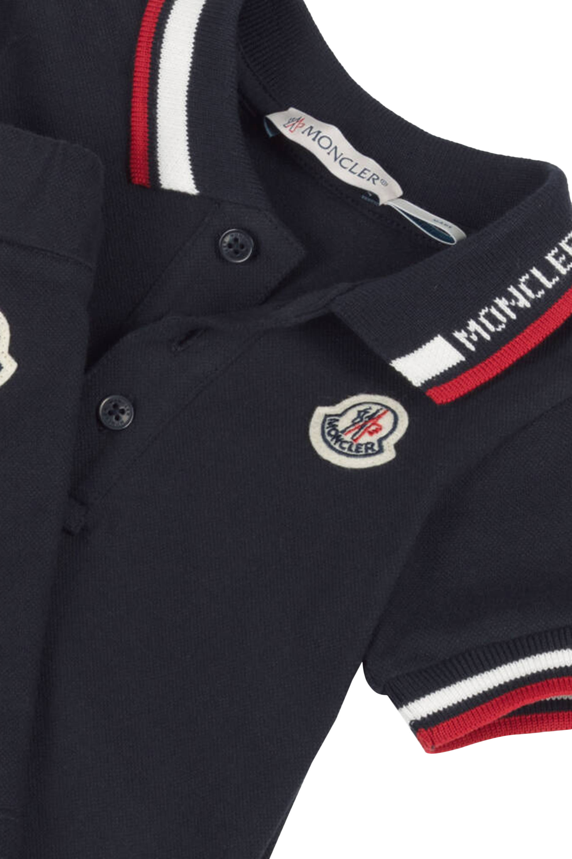 طقم تيشيرت وشورت بشعار الماركة للأطفال