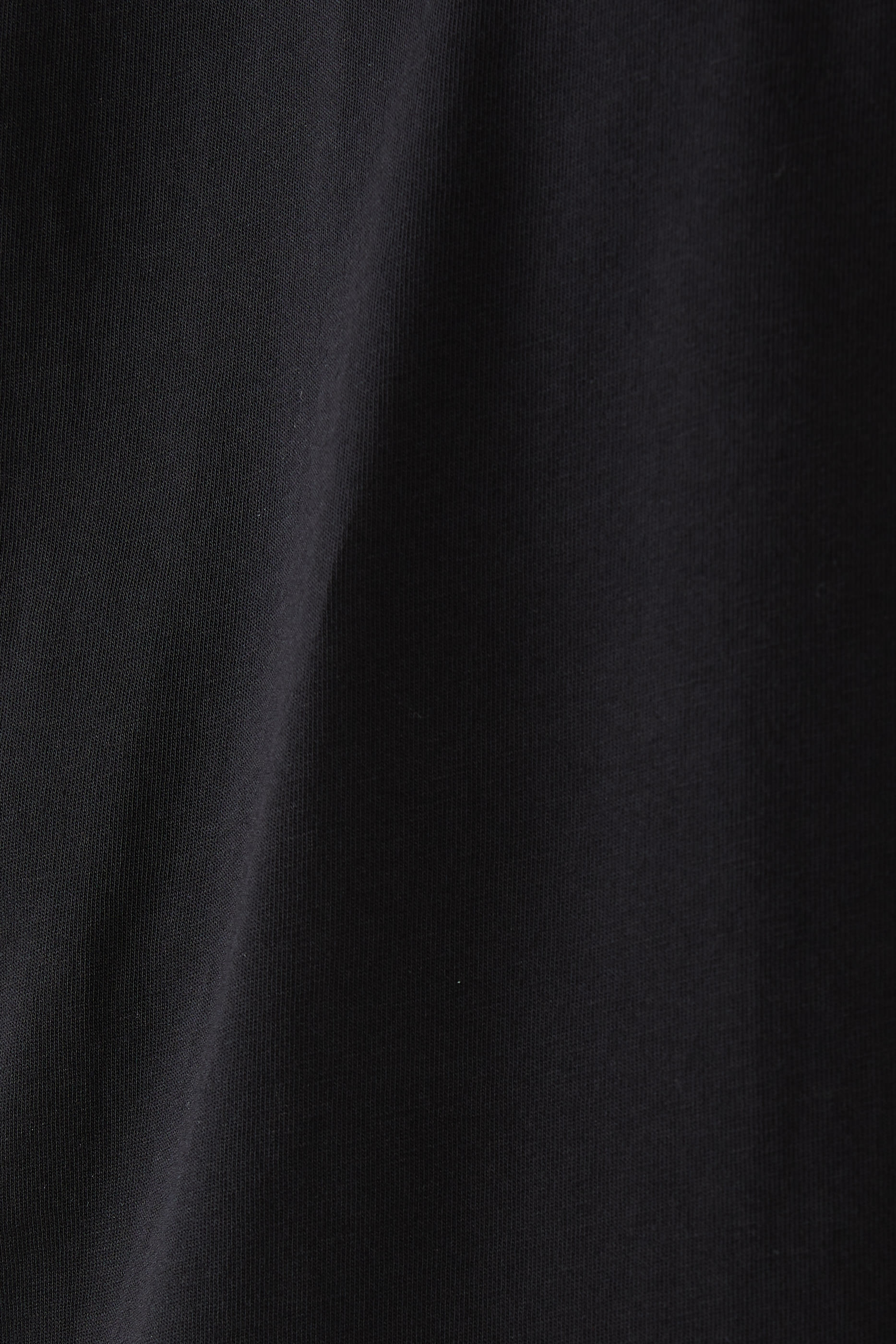 تيشيرت بأكمام قصيرة