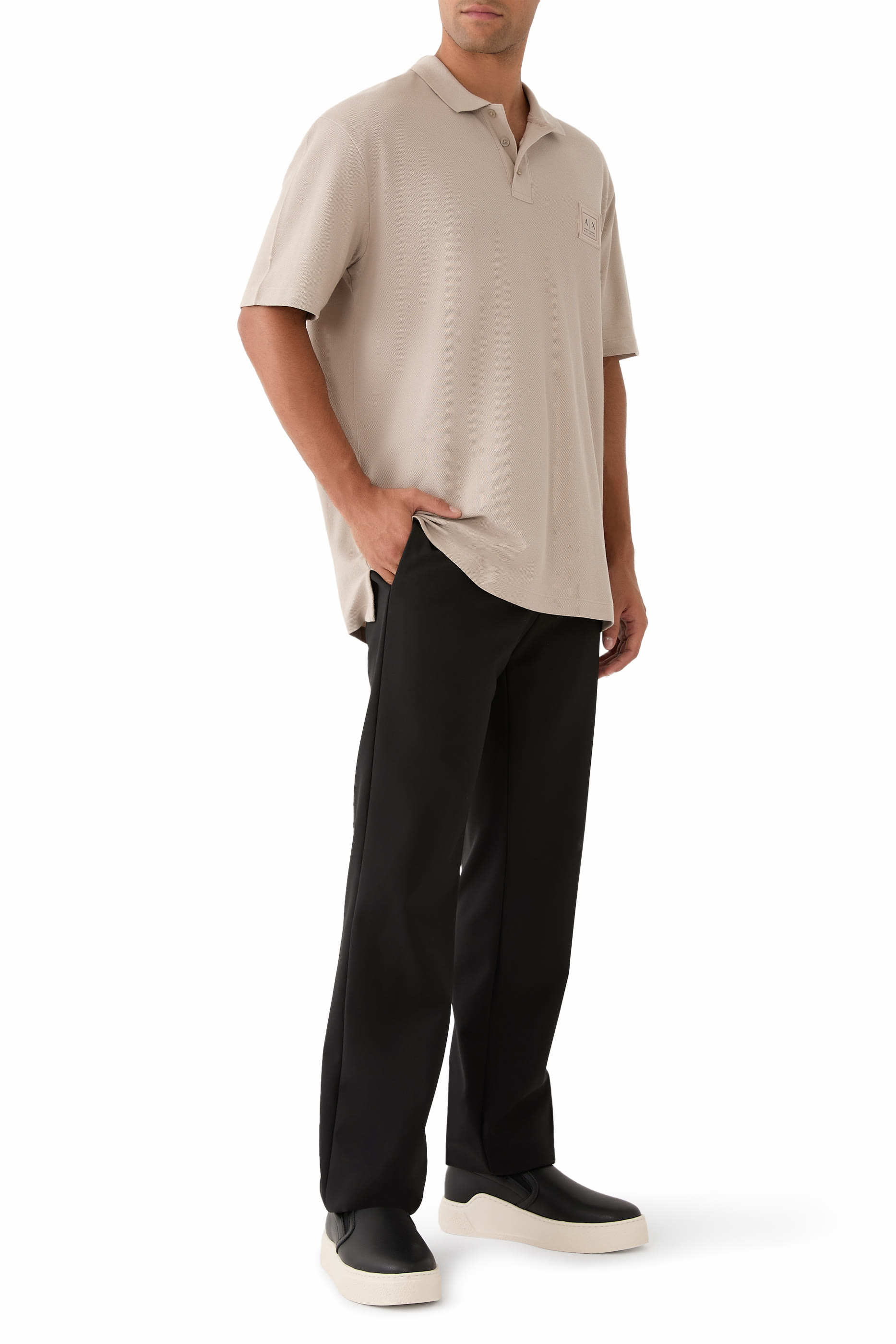 قميص بولو بنصف سحاب بشعار الماركة