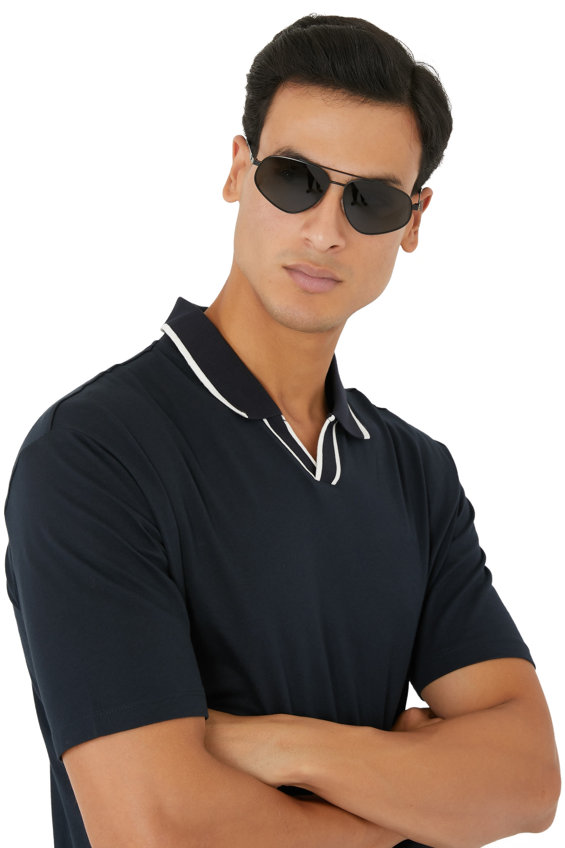 نظارة شمسية بإطار بتصميم هندسي