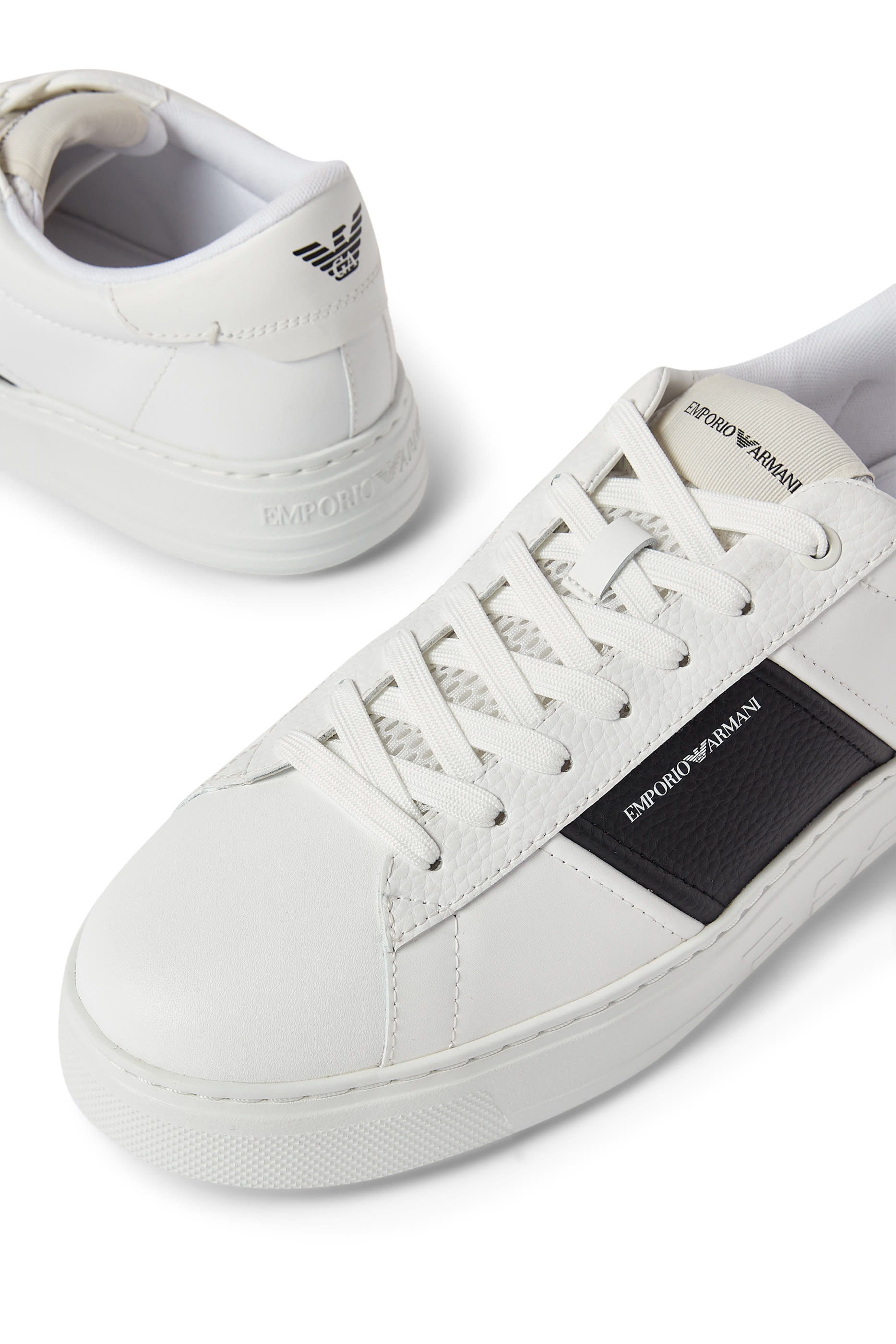 سنيكرز بشعار الماركة