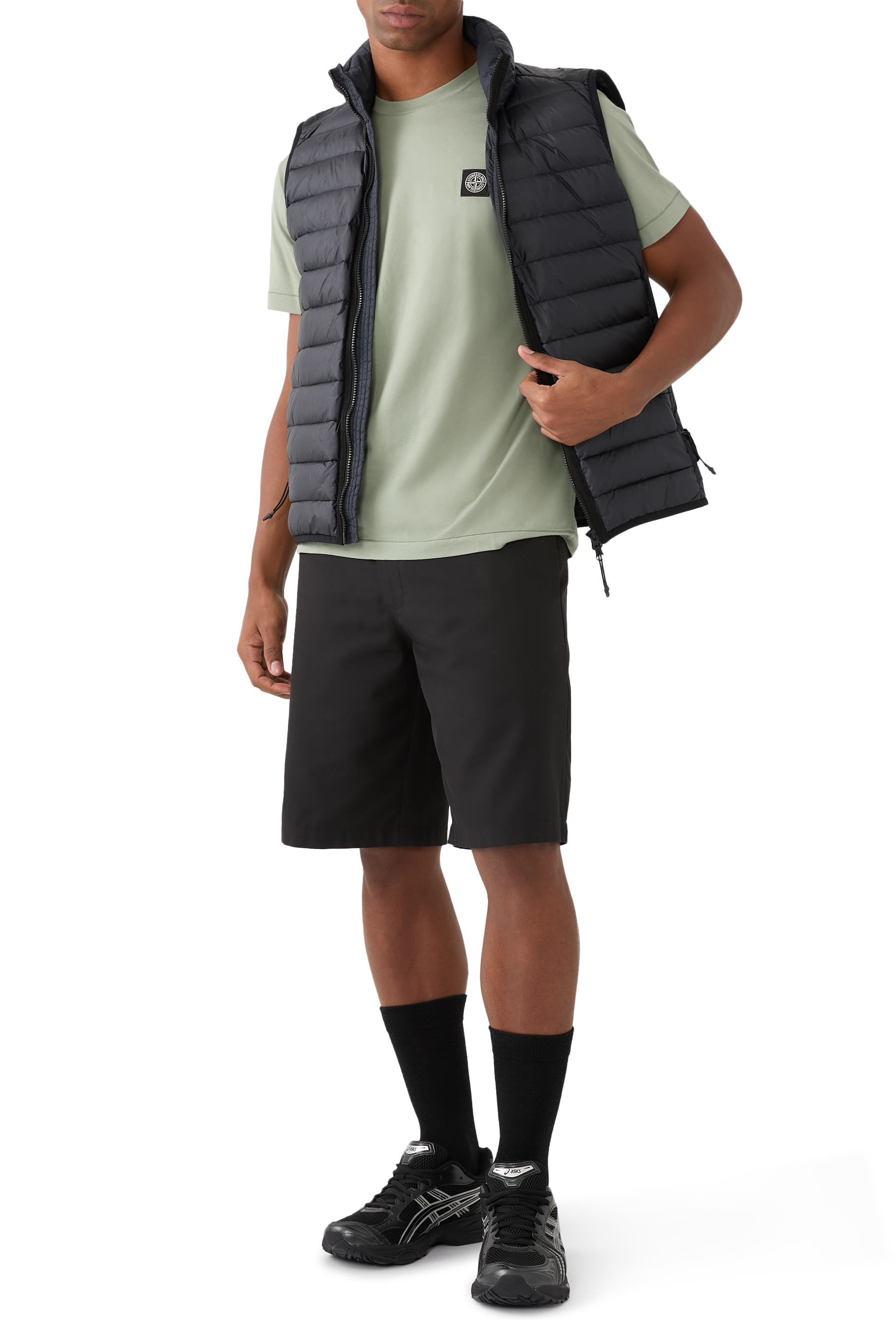 تيشيرت مزين برقعة بوصلة بشعار الماركة