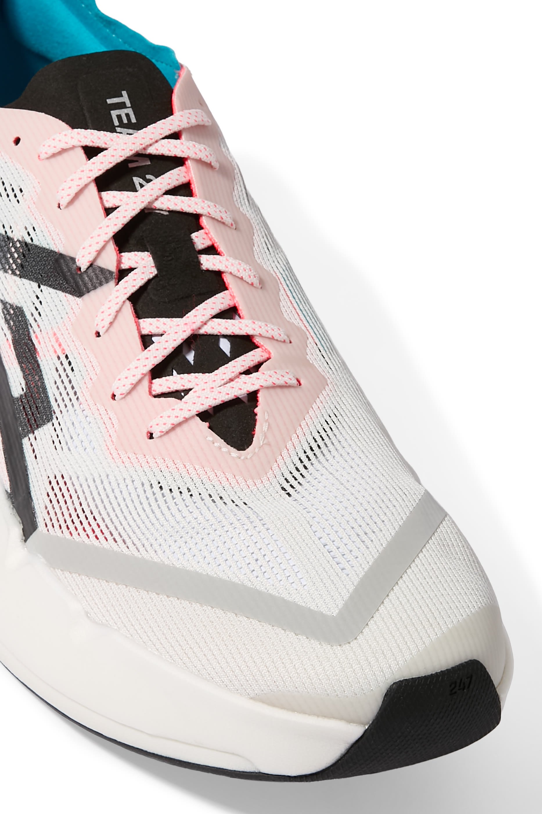 سنيكرز ارك-4 إليت بأربطة للإغلاق