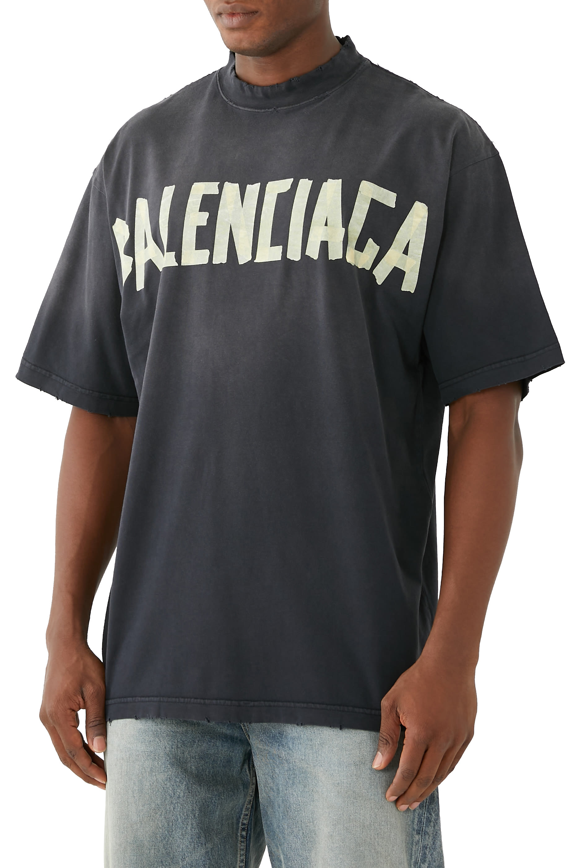 تيشيرت بشعار الماركة للجنسين