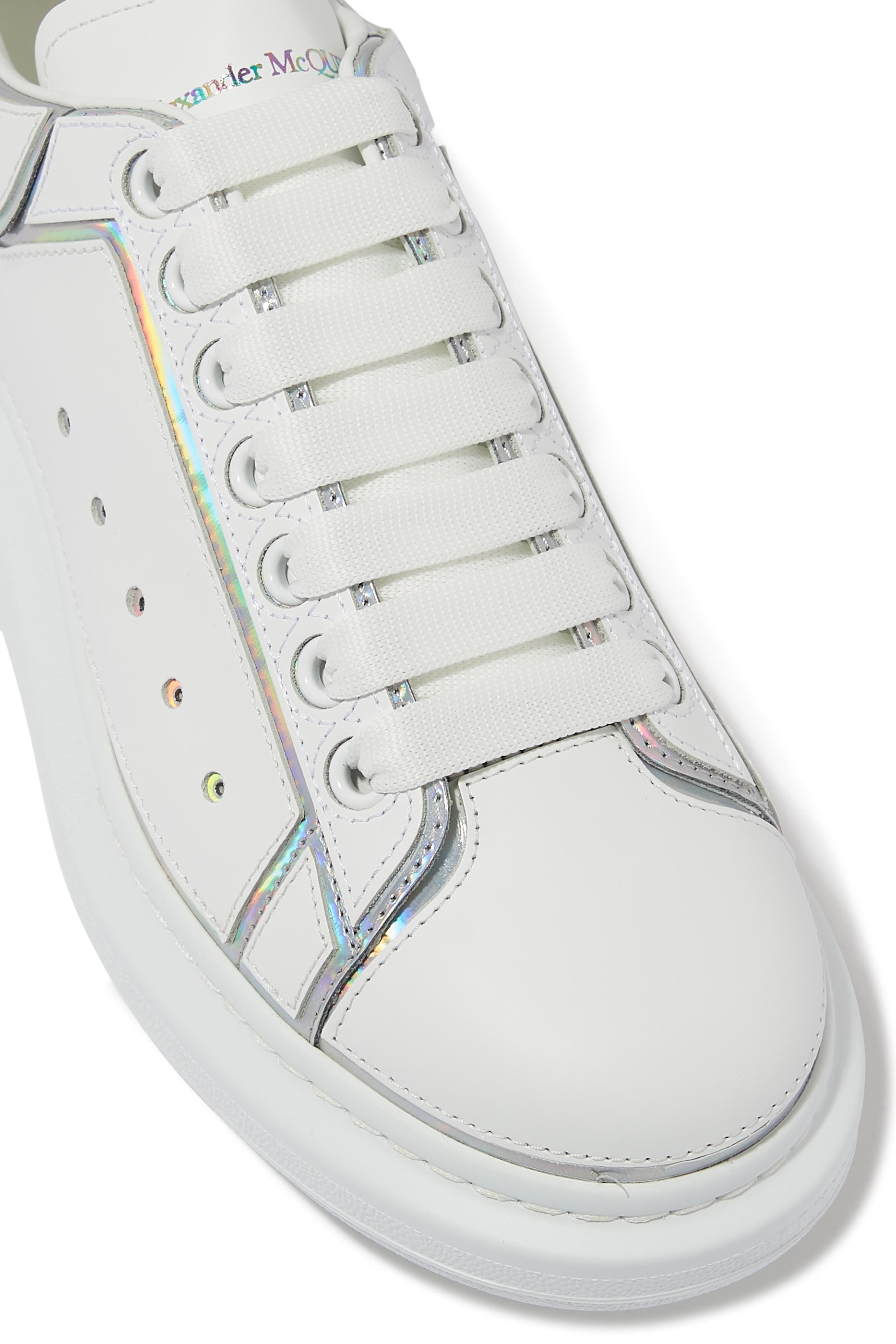 سنيكرز بنعل سميك