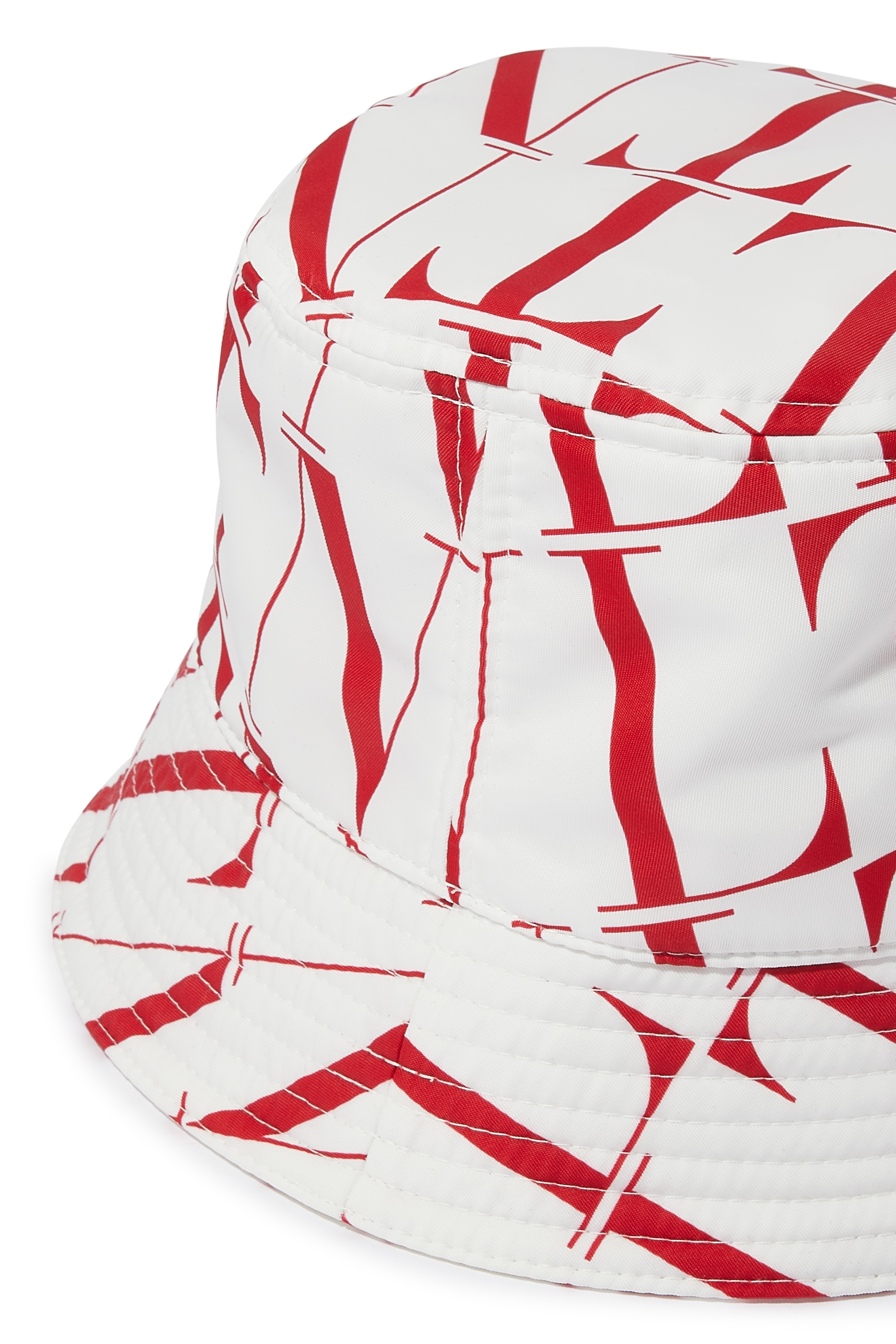 قبعة باكيت بنقشة تايمز بشعار VLTN