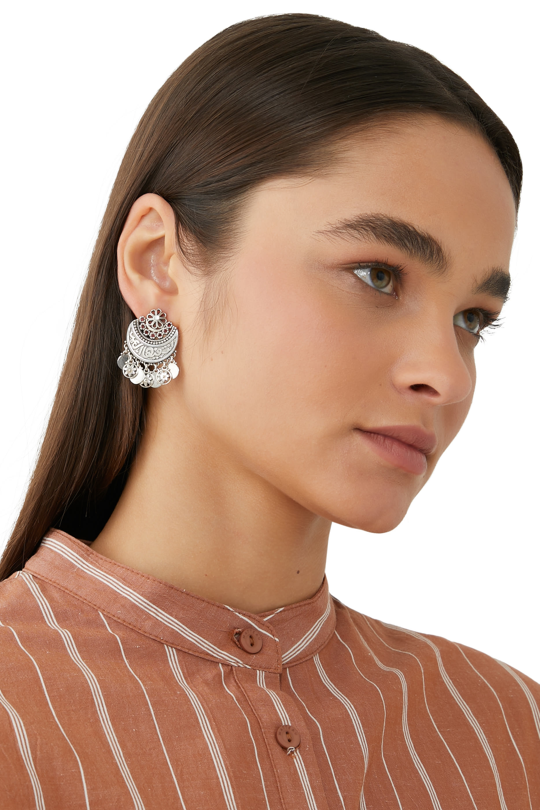 أقراط فالاحي بتصميم مقوس مرصعة بالرودليت وأحجار شبه كريمة فضة استرلينية