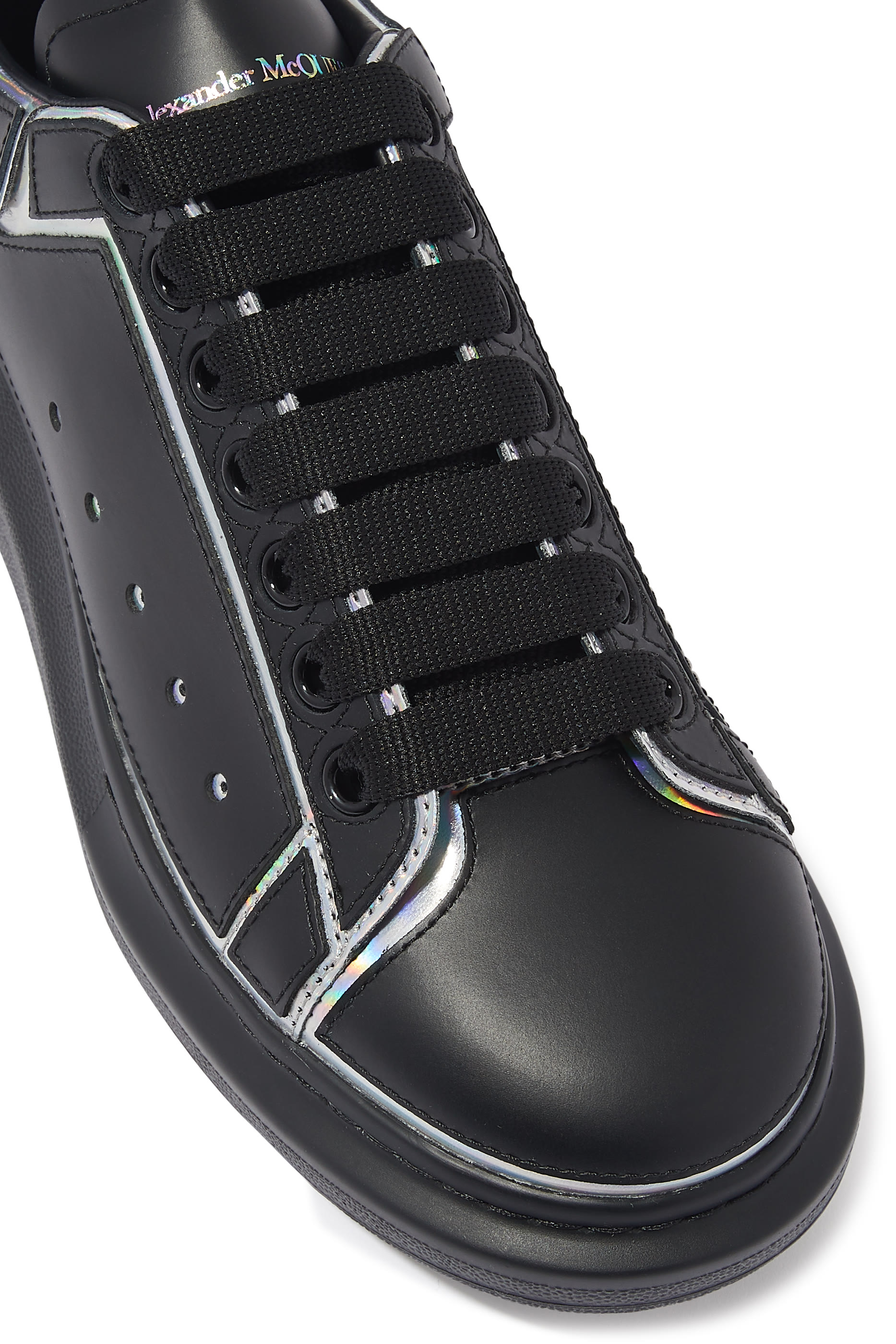 سنيكرز جلد بنعل سميك