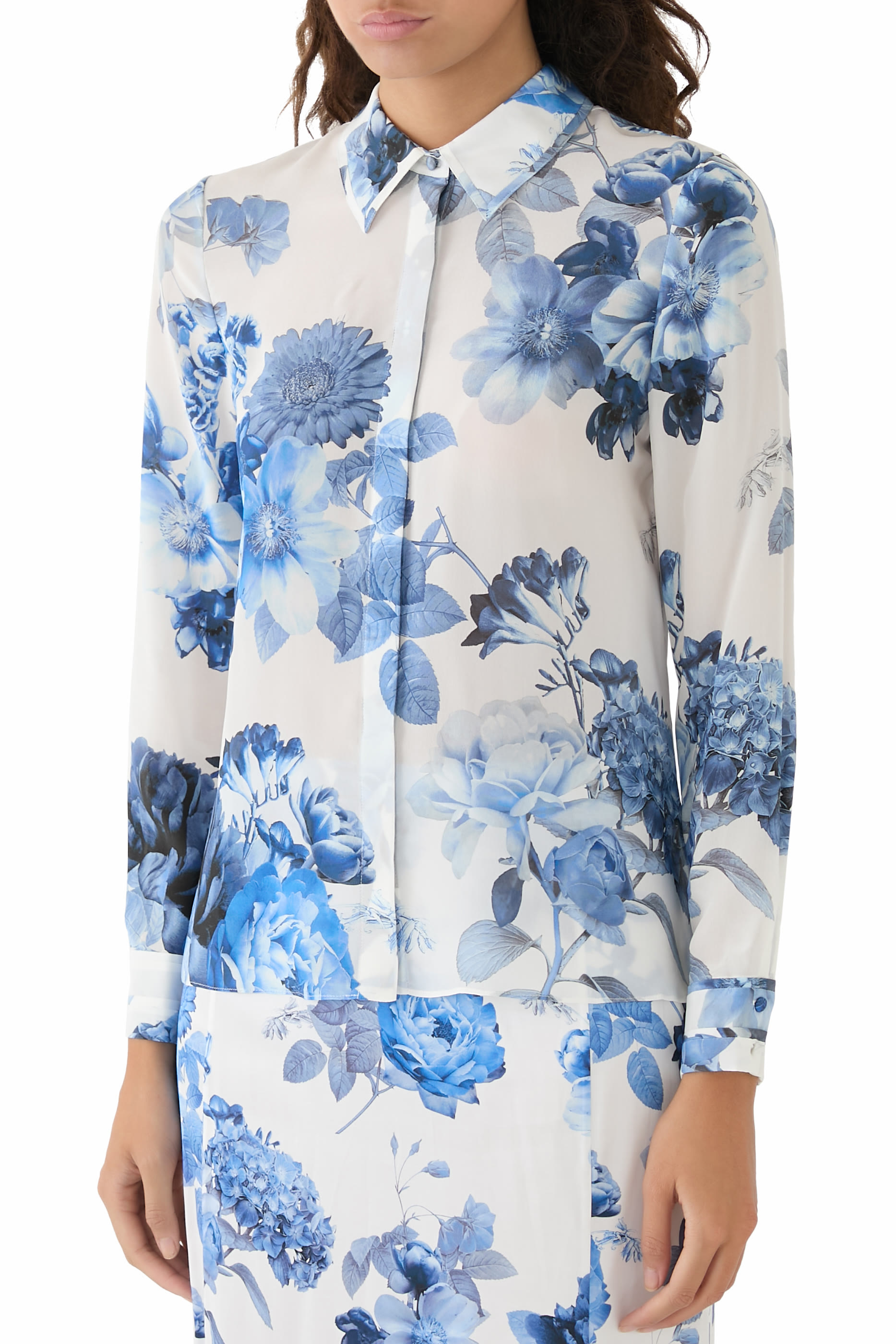 بلوزة ويلا بأزرار