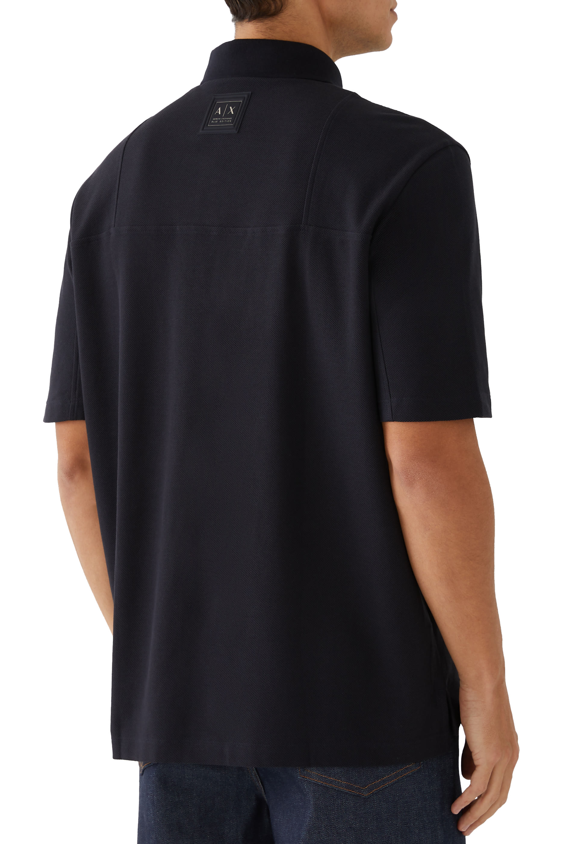 قميص بولو بأزرار بشعار الماركة