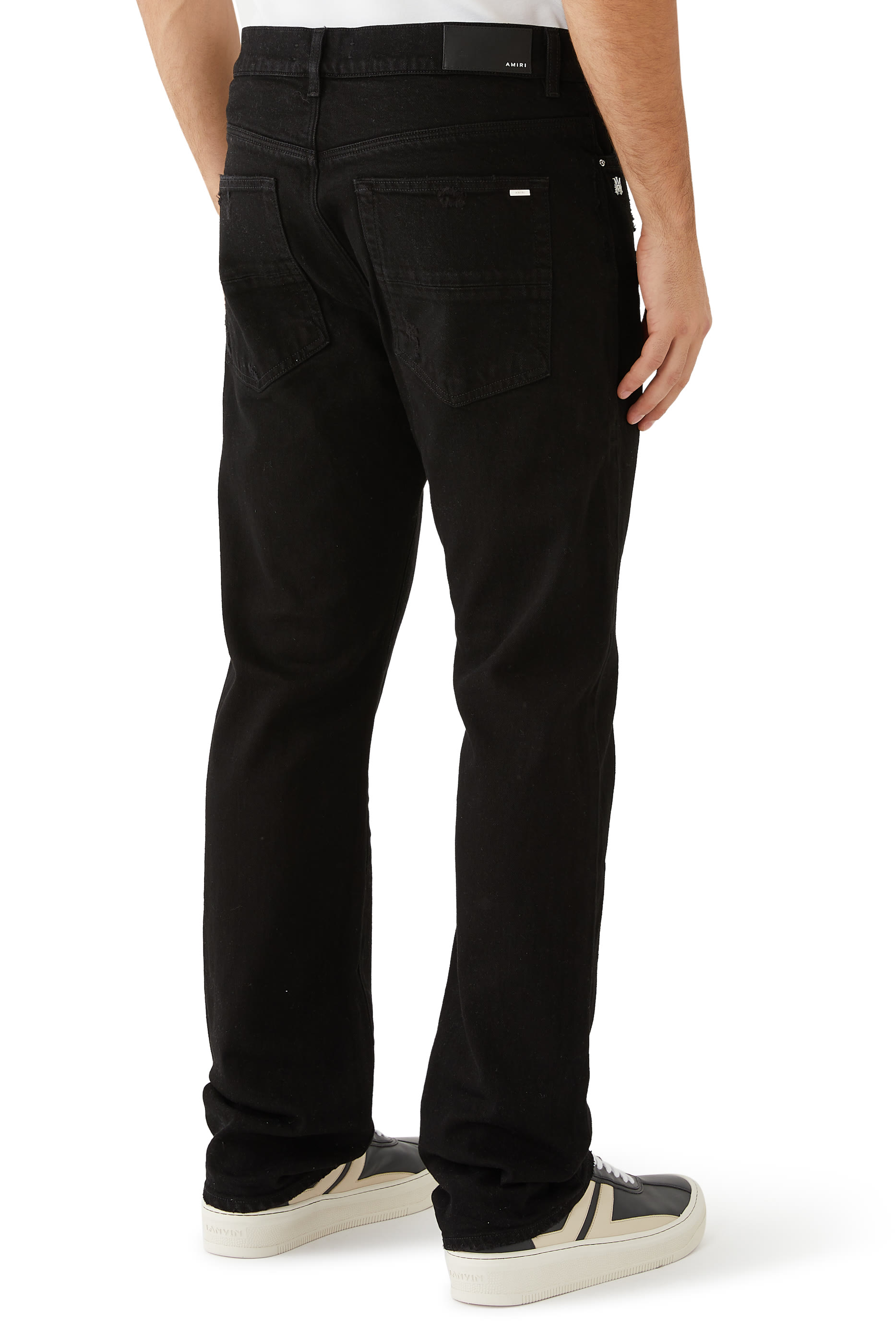 بنطال جينز بقصة ضيقة