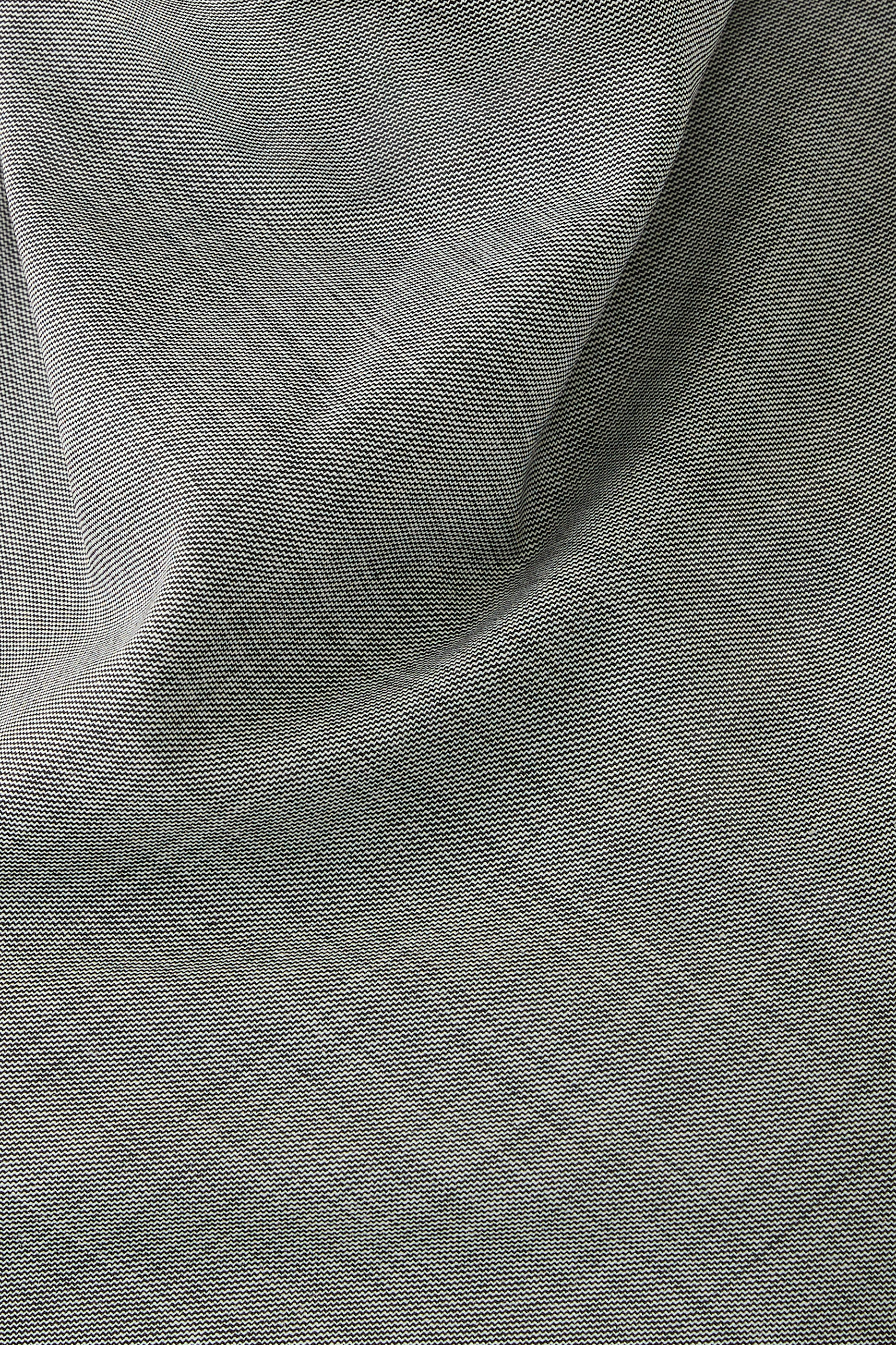 بلوزة مونيكا بياقة مرتفعة