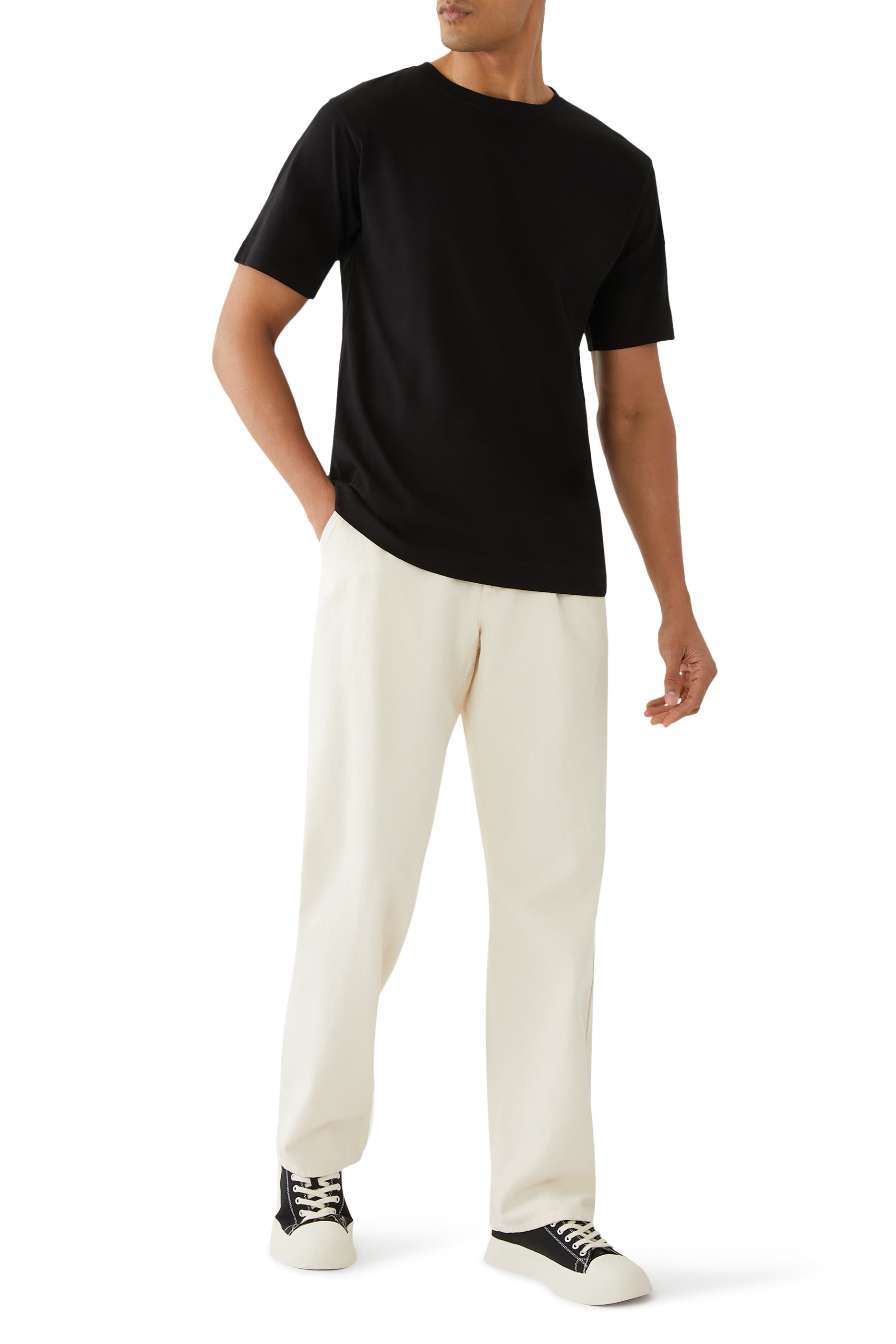 تيشيرت بأكمام قصيرة