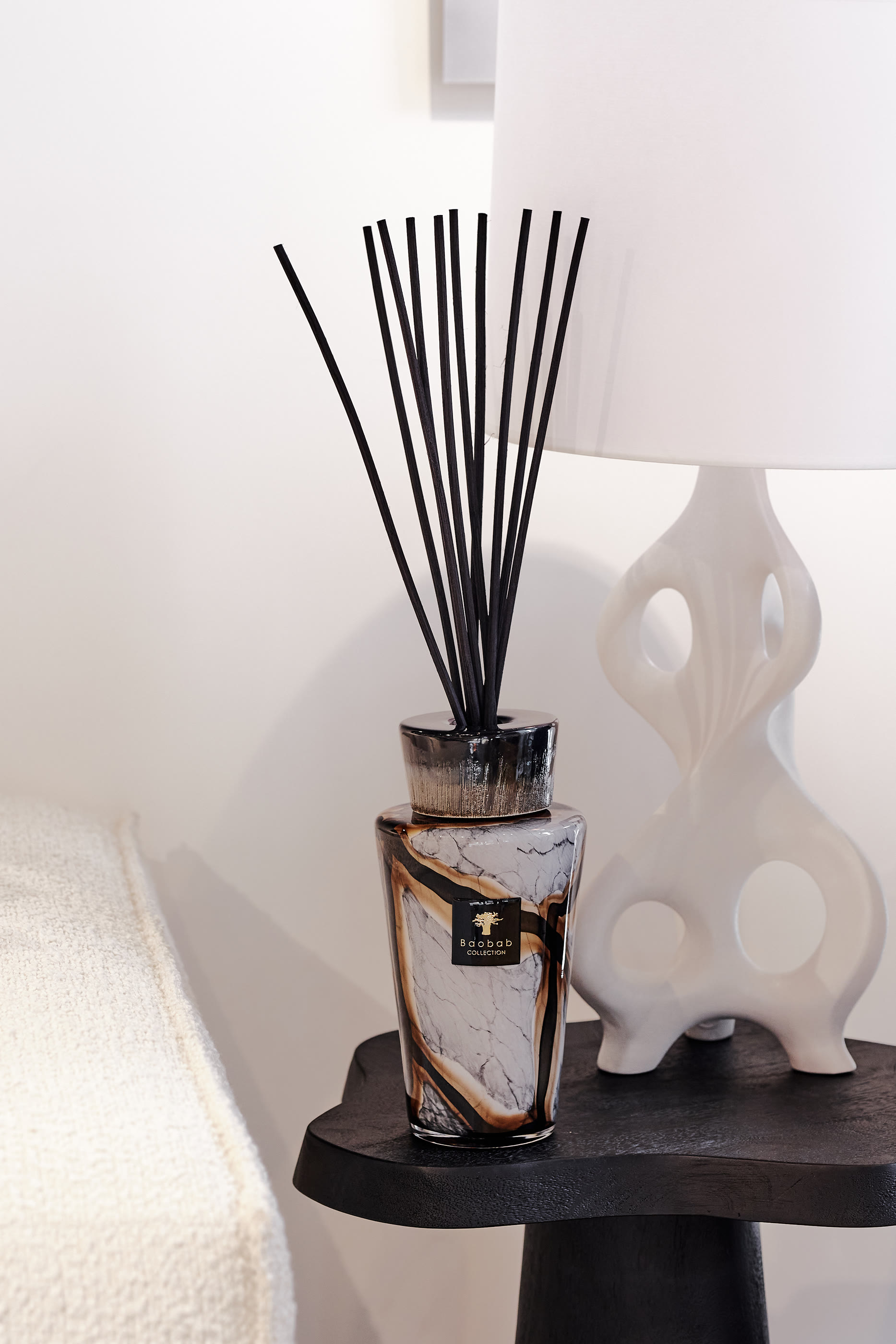 موزع عطر ستونز ماربل بغطاء بتصميم طوطمي، 2000 ملل