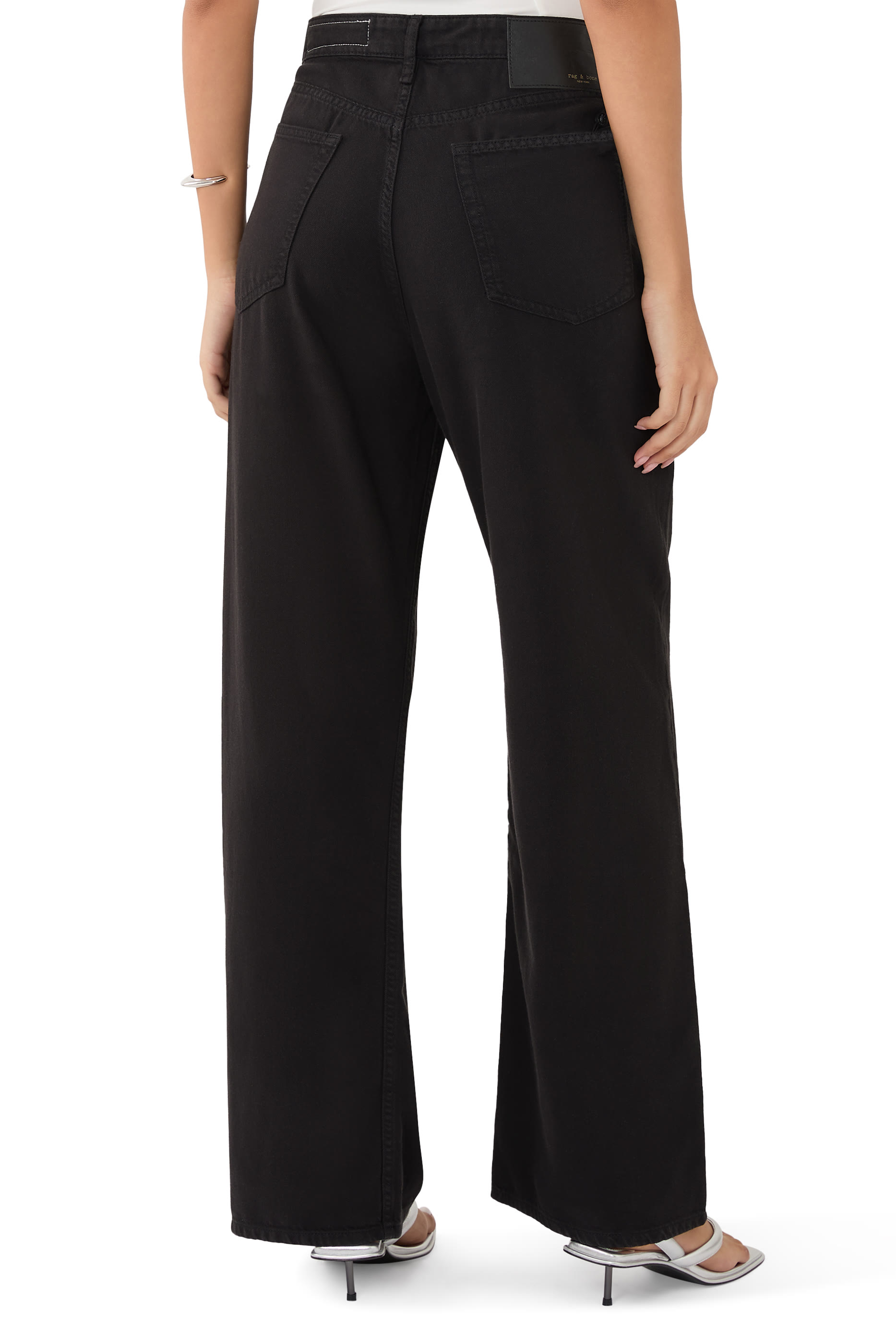 بنطال جينز لوغان خفيف الوزن بقصة ساق واسعة