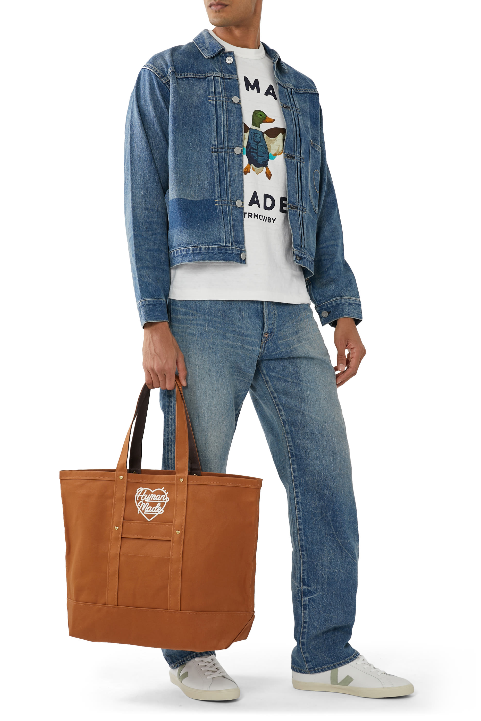 تيشيرت بطبعة غرافيك