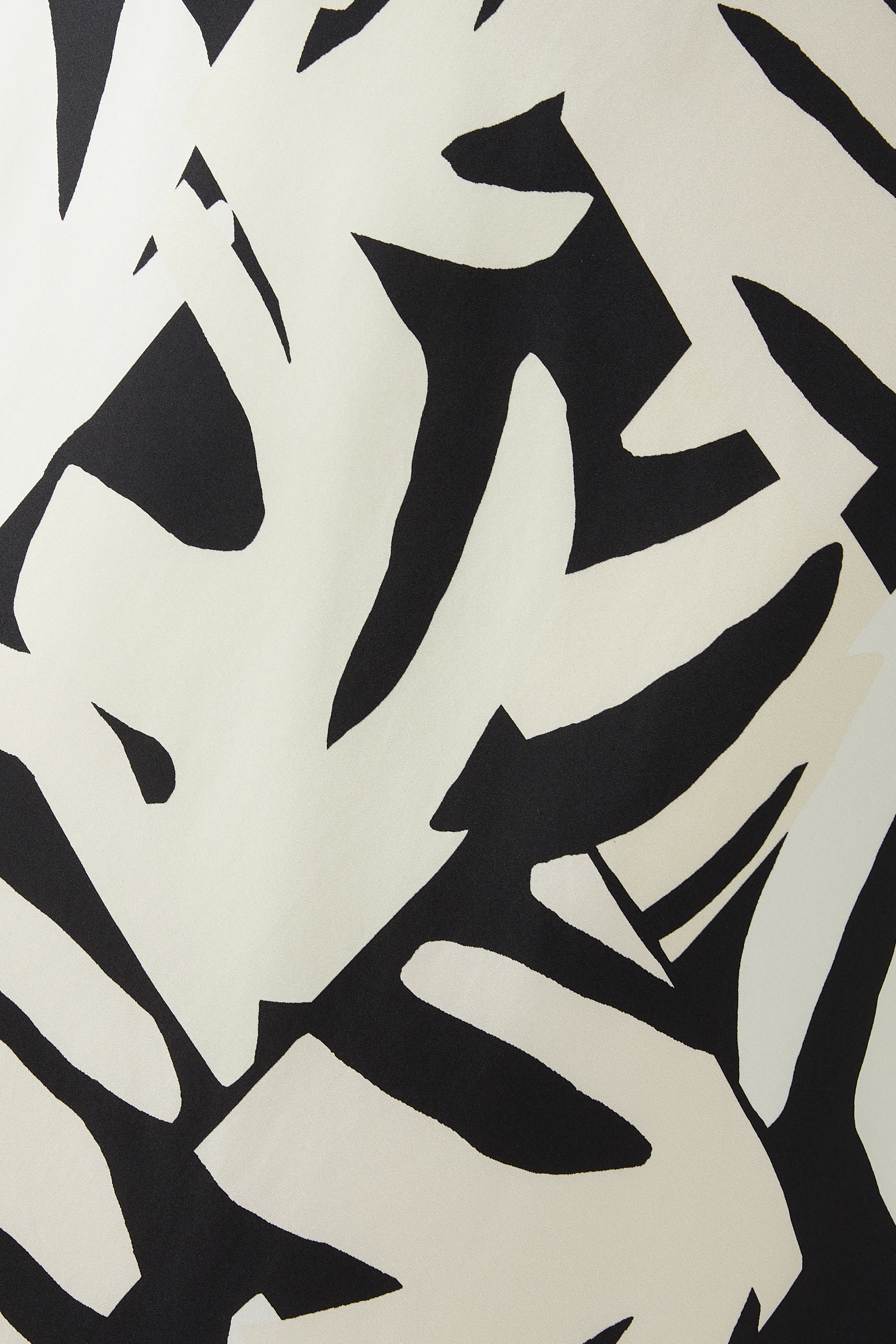 تنروة مايكا بقصة مائلة طويلة